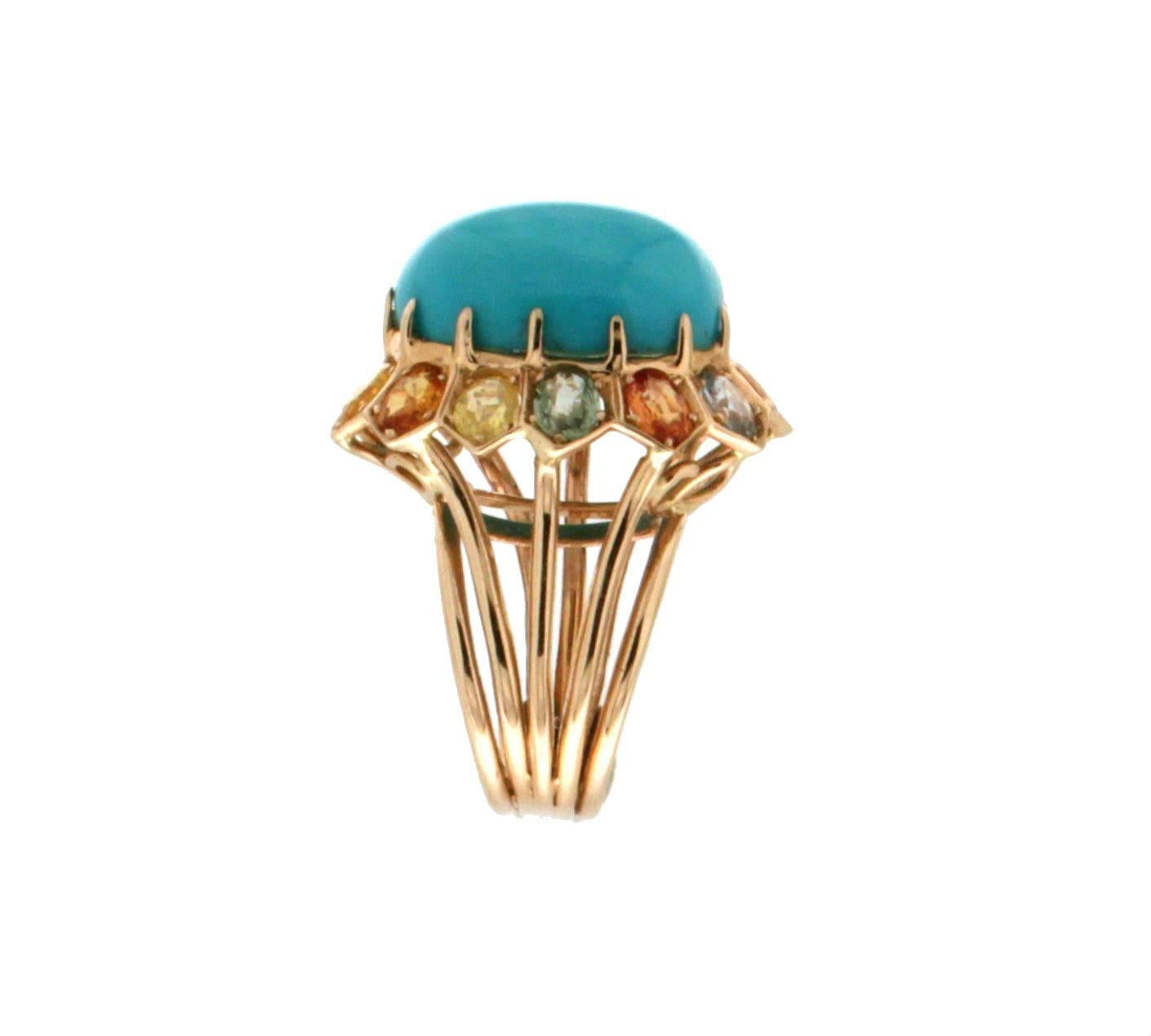 Artisan Bague de cocktail en or jaune 14 carats, saphirs et turquoise Handcraft en vente