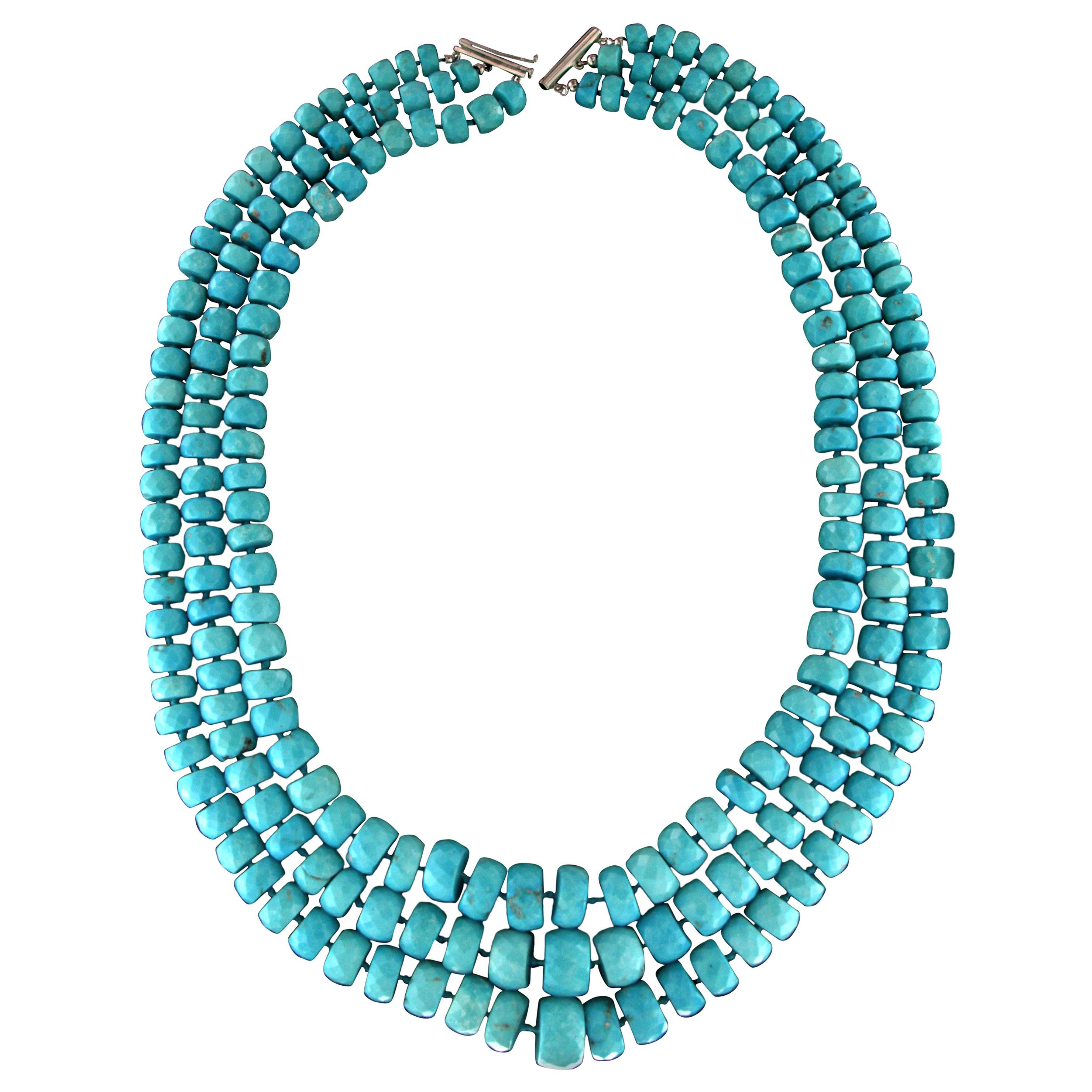 Collier artisanal à plusieurs rangs de fermoirs en or blanc 18 carats et turquoise