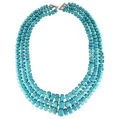 Collier artisanal à plusieurs rangs de fermoirs en or blanc 18 carats et turquoise