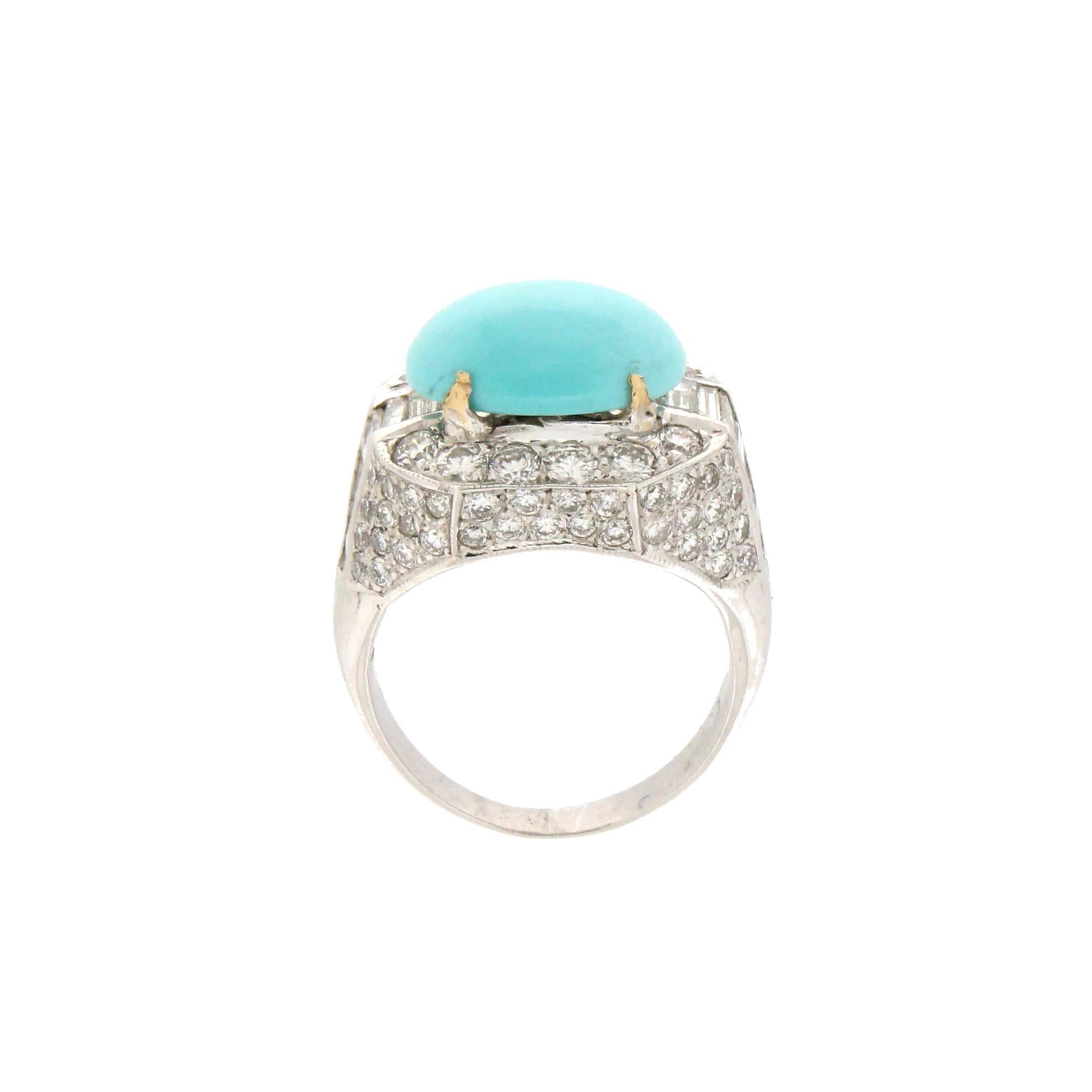 Artisan Bague cocktail artisanale en or blanc 18 carats avec turquoise et diamants en vente