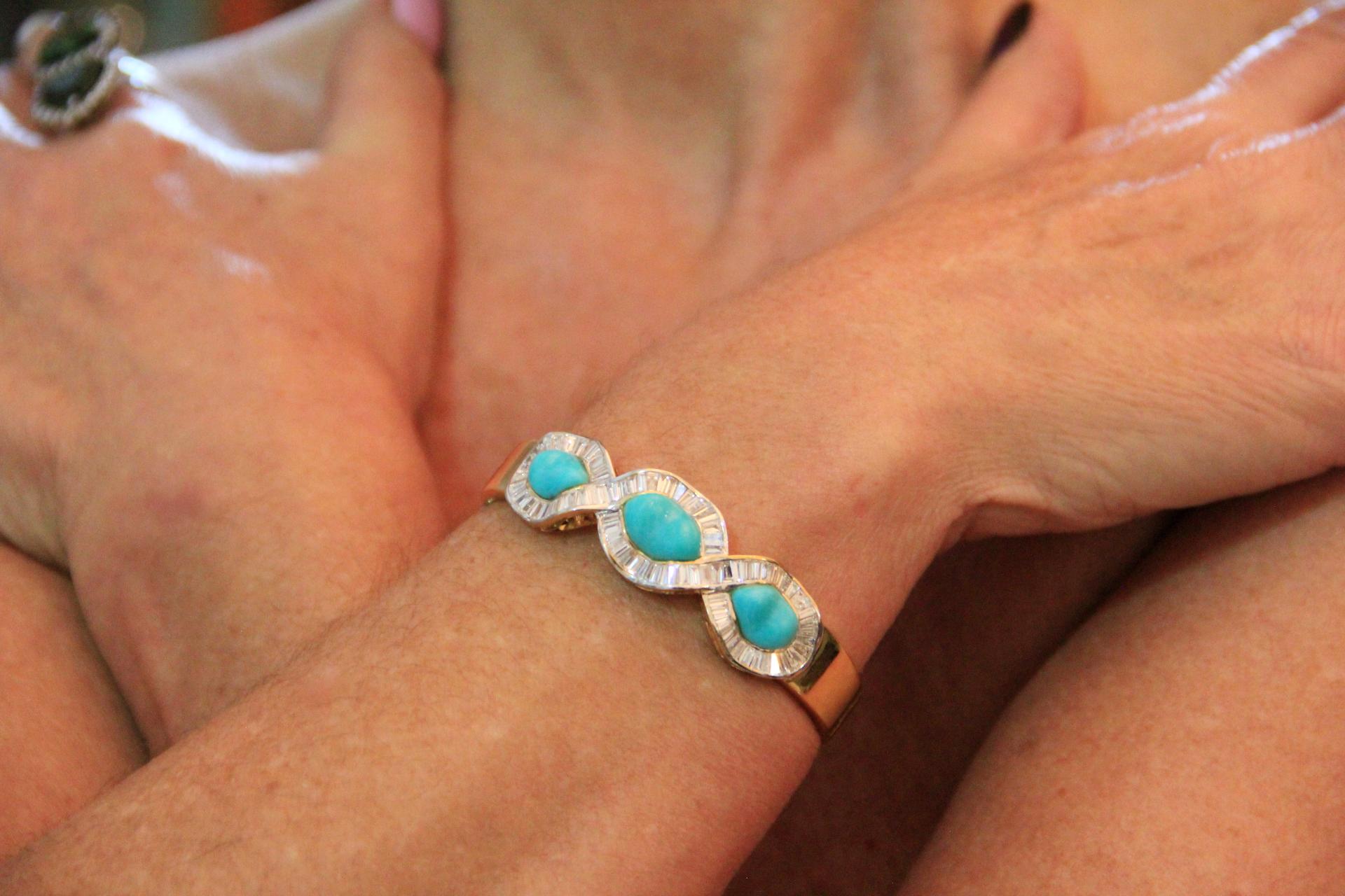 Bracelet Handcraft en or jaune 18 carats avec turquoise et diamants baguettes en vente 9