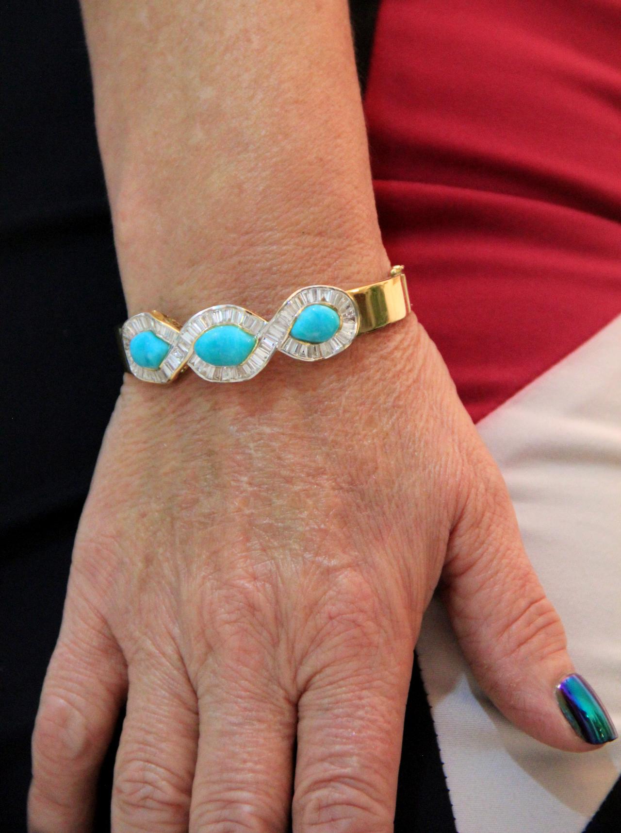Bracelet Handcraft en or jaune 18 carats avec turquoise et diamants baguettes en vente 10