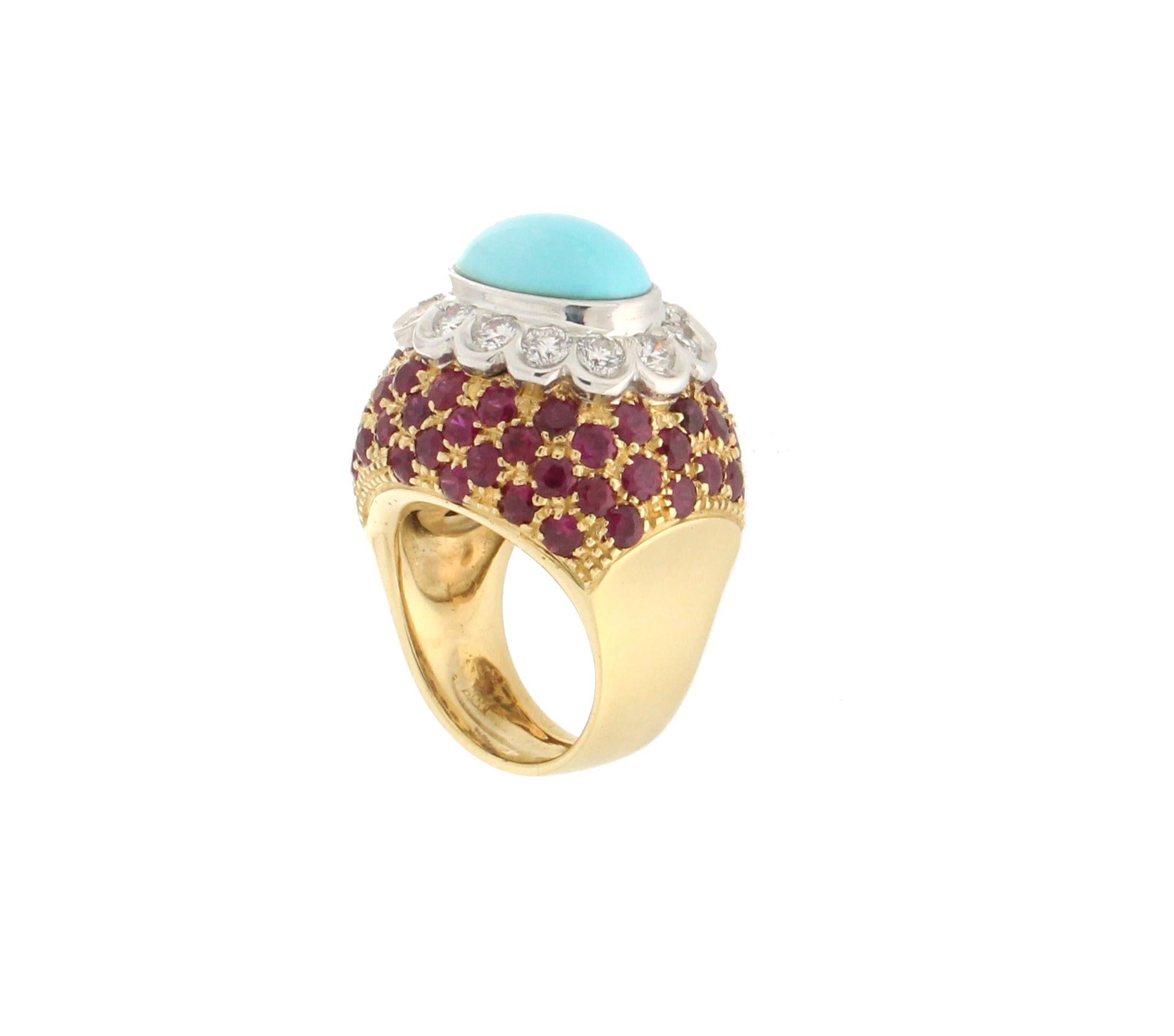 Bague cocktail artisanale en or jaune 18 carats avec turquoise, diamants et rubis Neuf à Marcianise, IT