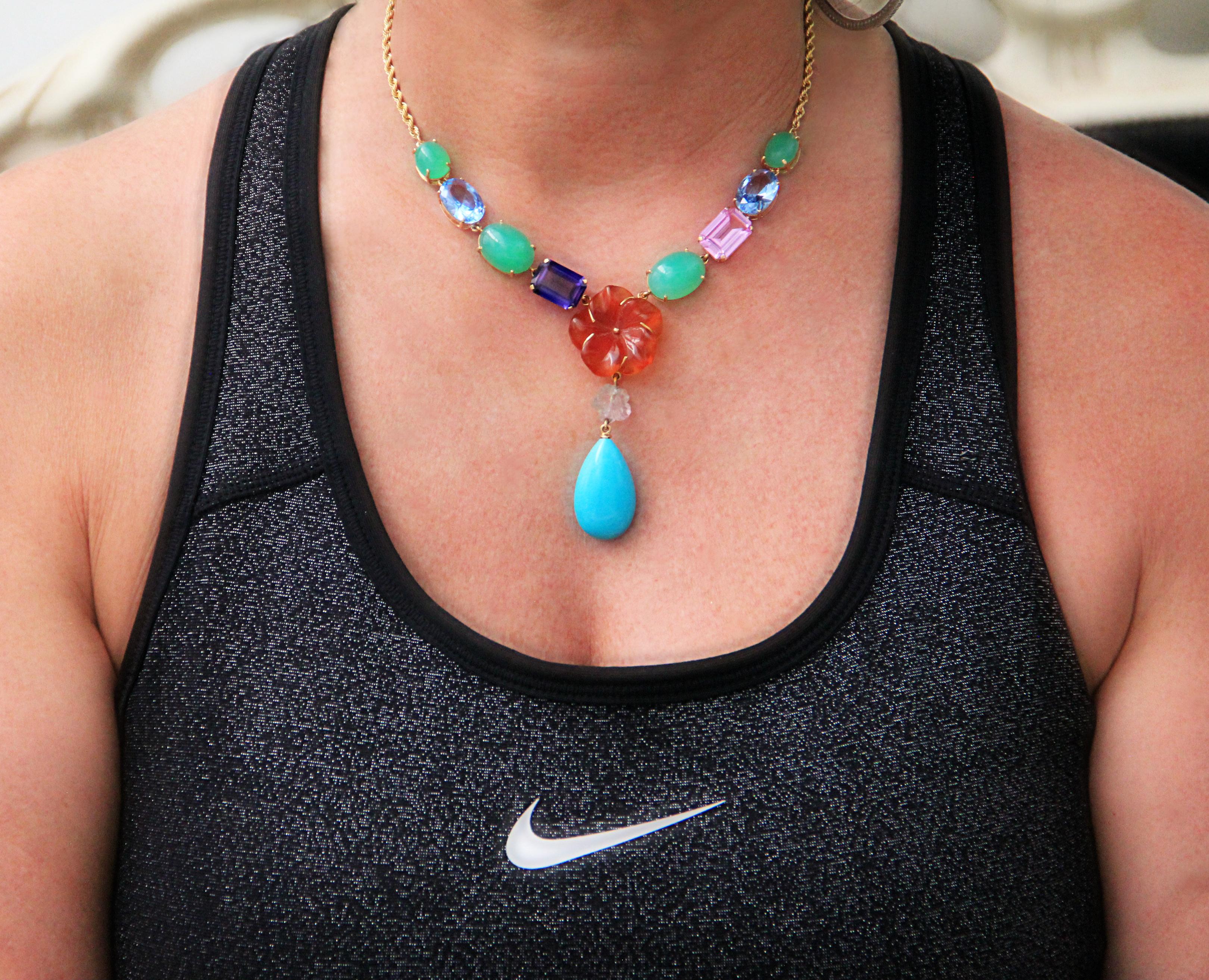 Handcraft Turquoise 18 Karat Yellow Gold Pendant Necklace For Sale 3