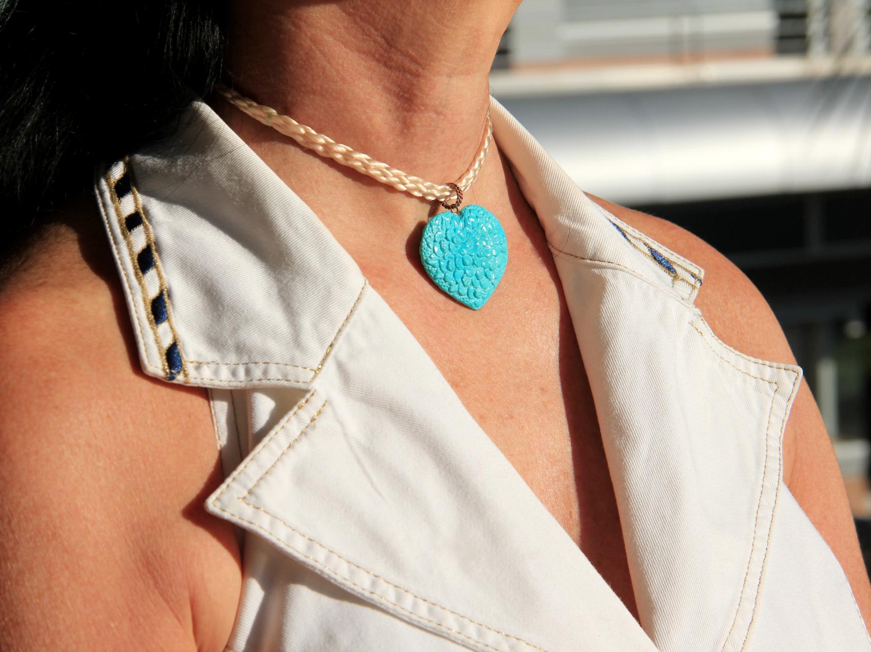 Women's or Men's Handcraft Turquoise Heart 14 Karat Yellow Gold Pendant Necklace For Sale