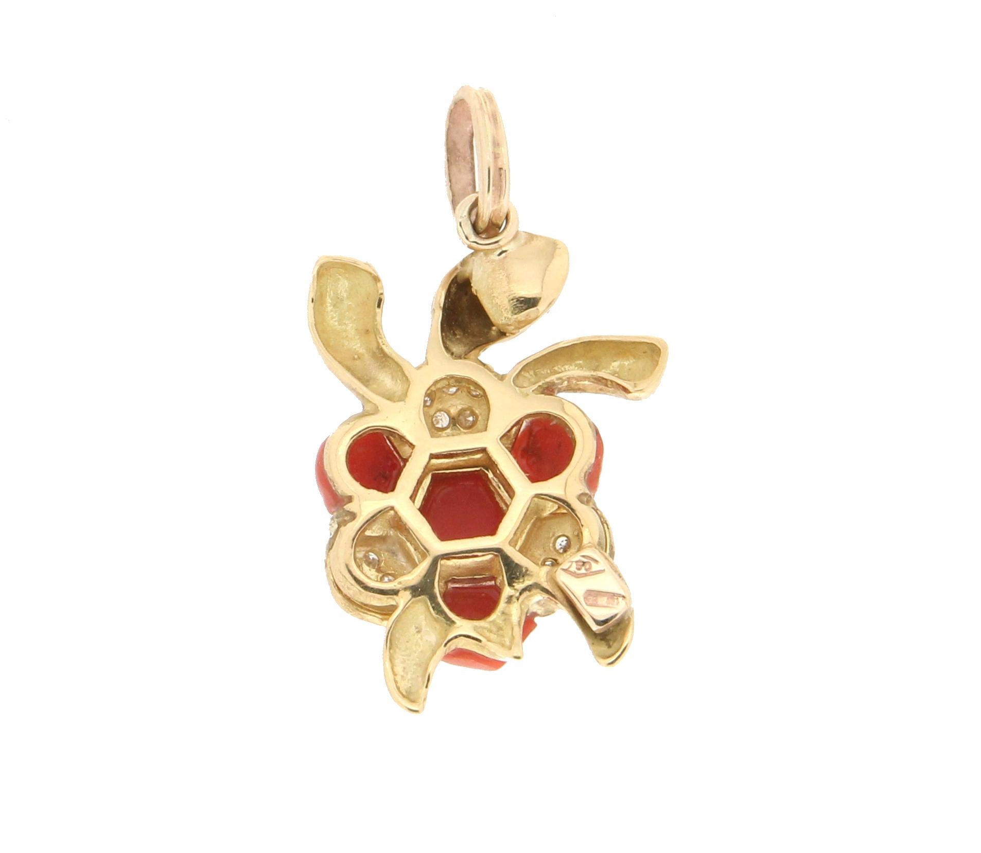 Artisan Handcraft Turtle Coral 18 Karat Yellow Gold Diamonds Pendant Necklace For Sale