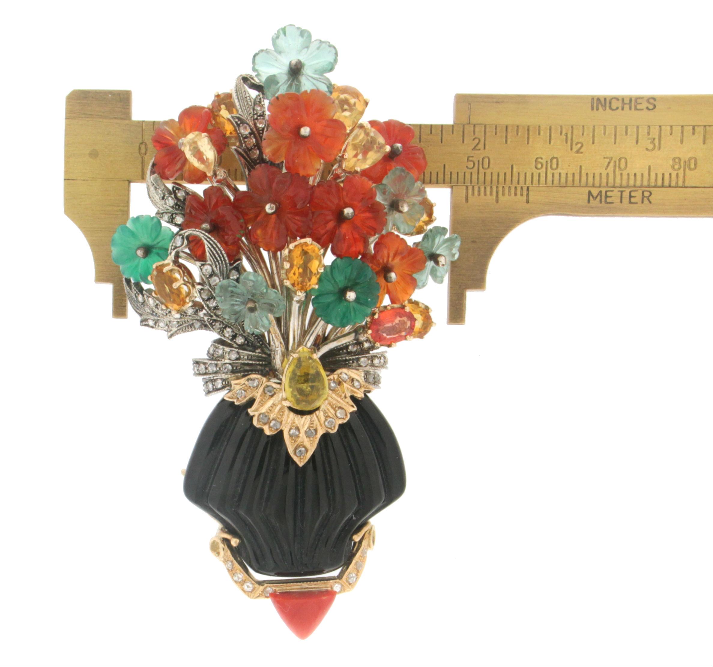 Handcraft Vase 14 Karat Yellow Gold Onyx Carnelian Diamonds Pendant and Brooch In New Condition For Sale In Marcianise, IT