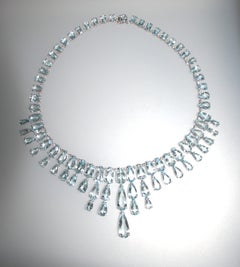 Collier de gouttes en or blanc Handcraft 18 carats d'aigues-marines brésiliennes avec diamants