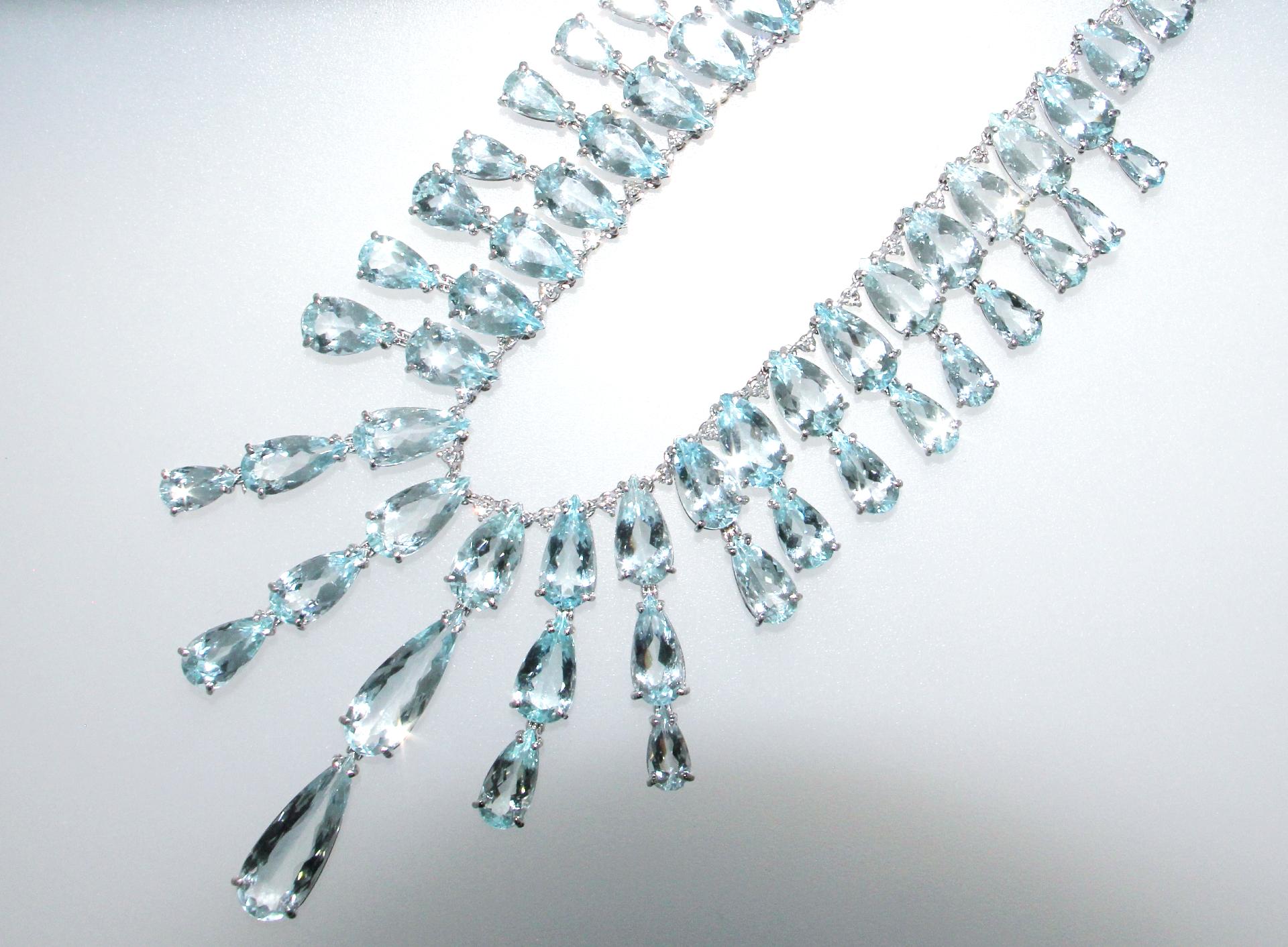 Handcraft White Gold 18 Carats Brazilian Aquamarines Diamonds Drop Necklace In Excellent Condition For Sale In Marcianise, IT