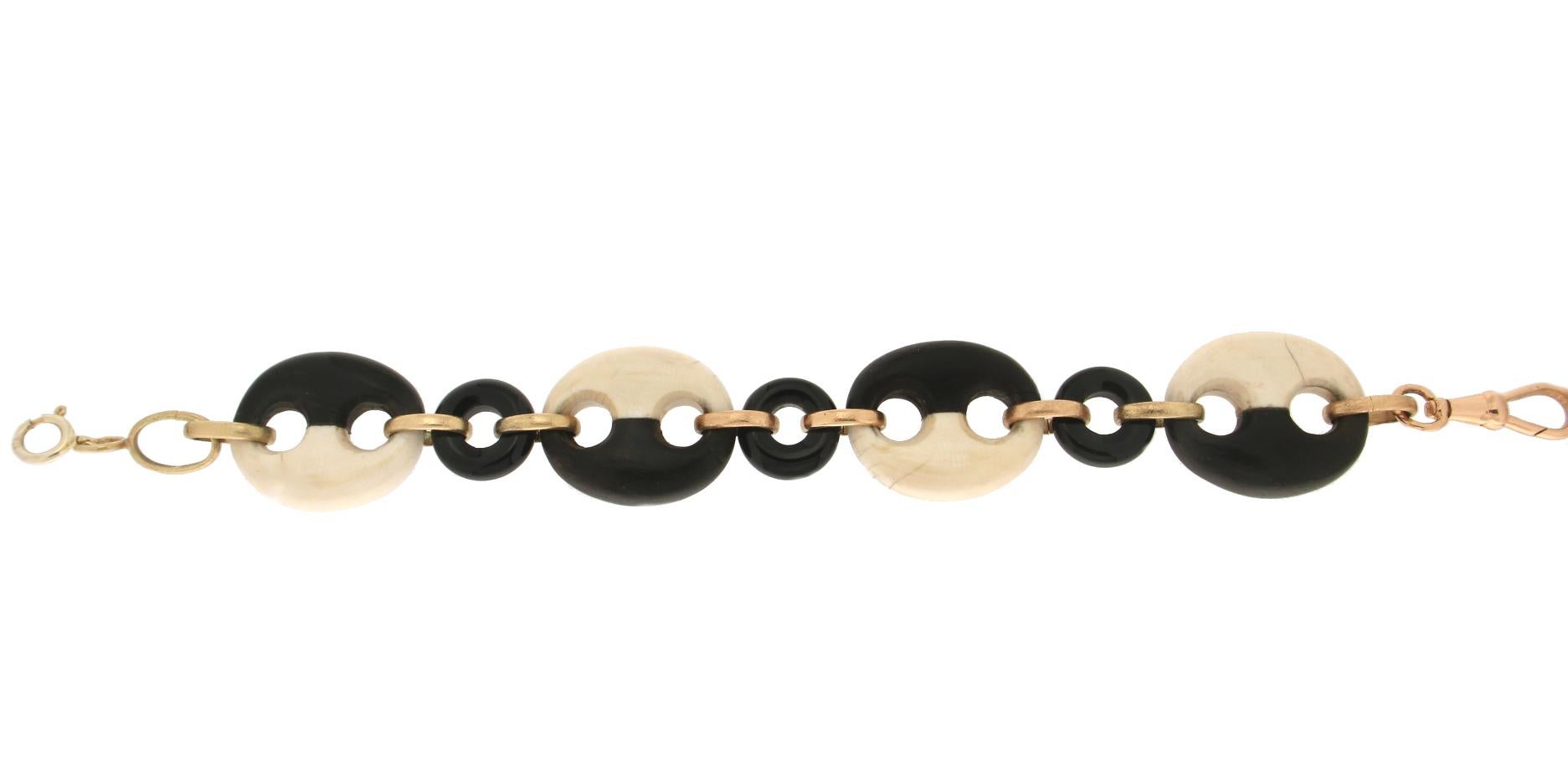 Handcraft Wood 14 Karat Yellow Gold Onyx Cuff Bracelet For Sale 1