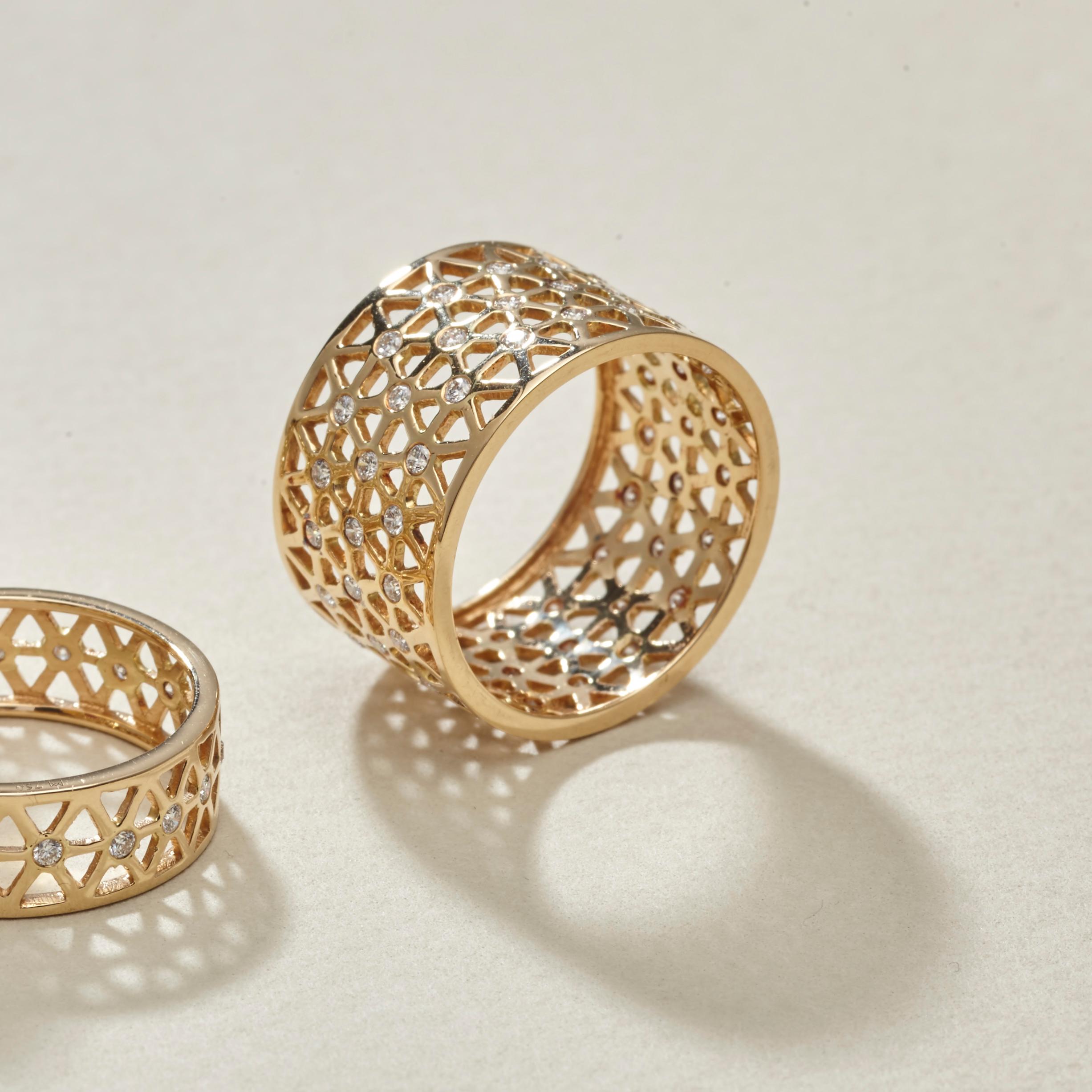 Contemporain Bague jonc en or jaune 18 carats avec diamants 0,19 carat, fabrication artisanale en vente