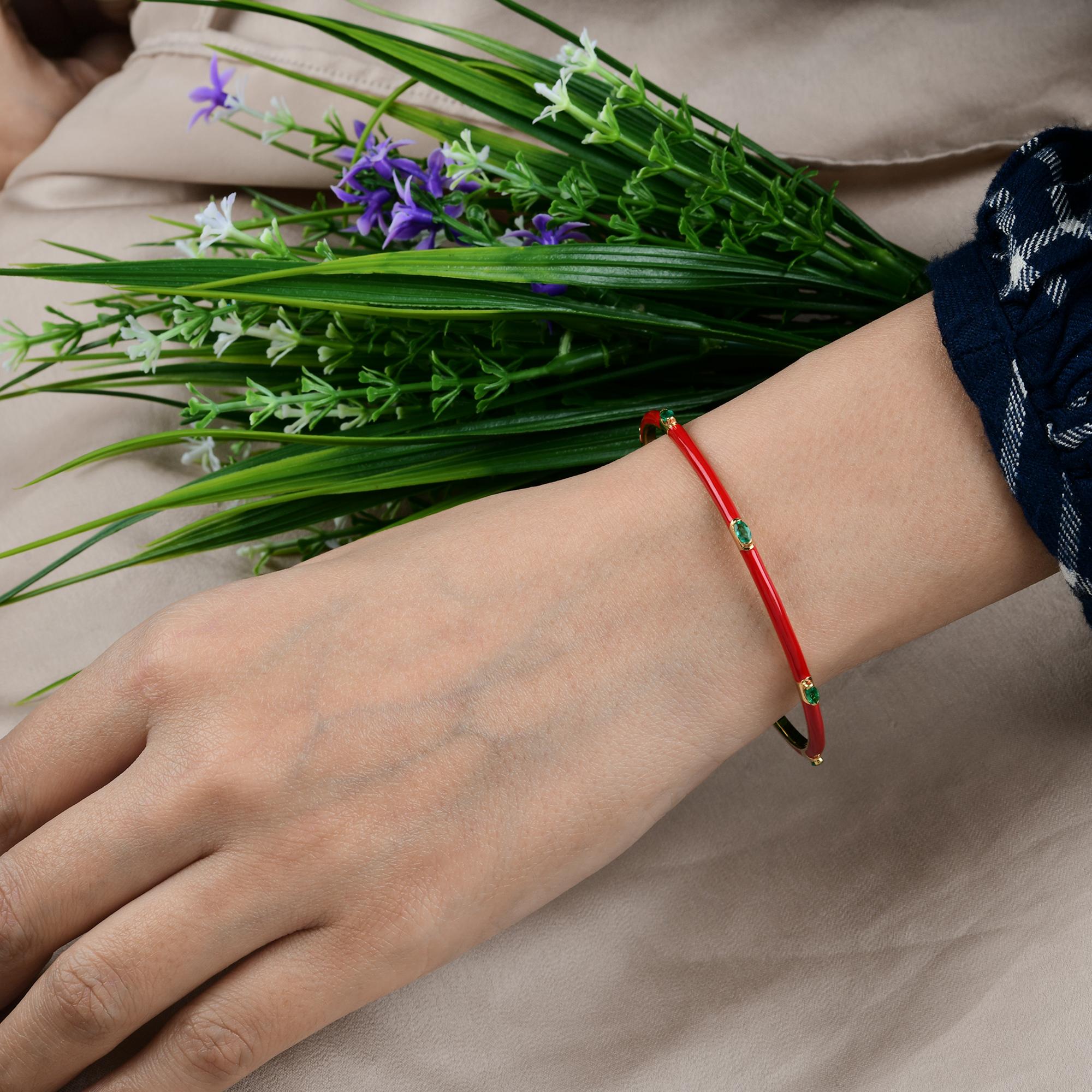 Handcrafted 0.77Ct Red Enamel Emerald Bangle For Wife 14k Gold Jewelry Gift
This stunning red enamel bangle adorned with natural emerald gemstones, a perfect fusion of elegance, tradition, and modern artistry. Bangle exudes timeless beauty and