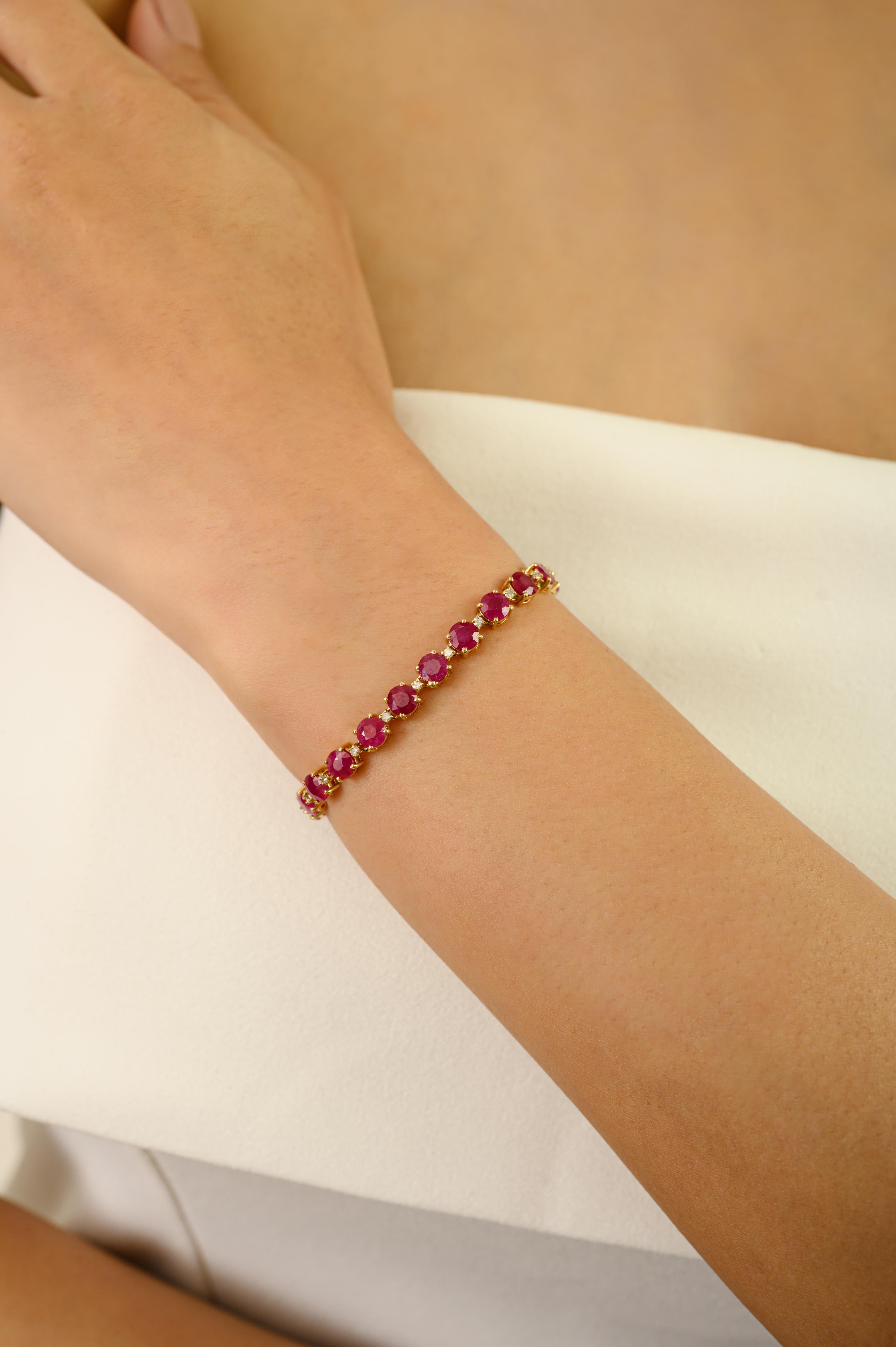 De las mujeres Pulsera de tenis artesanal de oro amarillo de 18 quilates con rubíes y diamantes talla redonda de 12,99 quilates en venta
