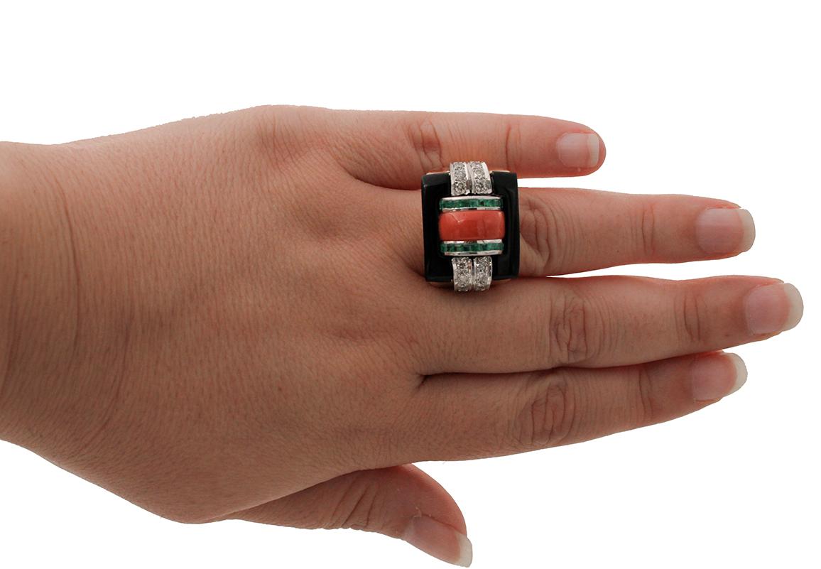 Handcrafted 14 Karat Rose and White Gold, Diamonds, Emeralds, Coral, Onyx Ring In Good Condition In Marcianise, Marcianise (CE)