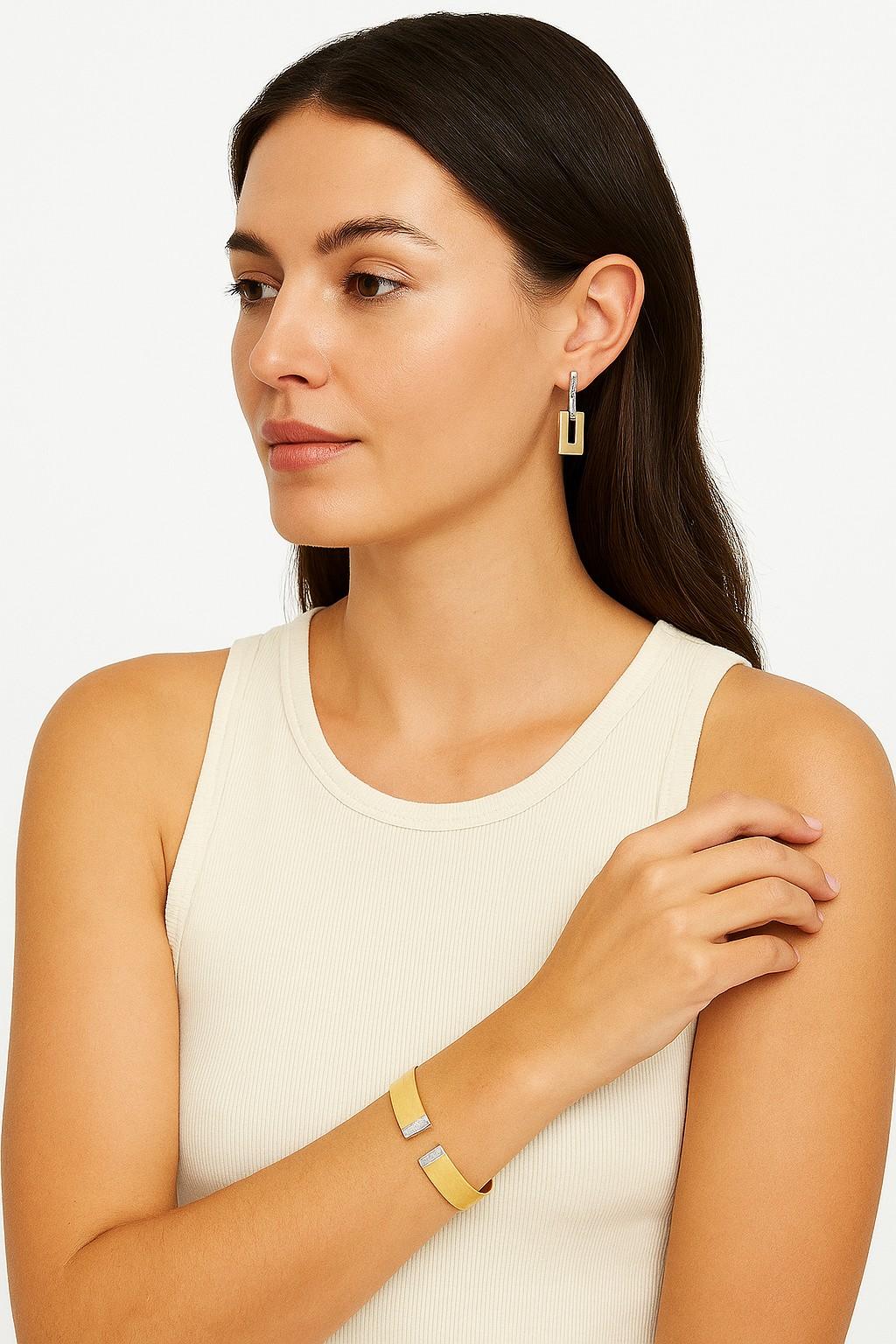 Bracelet manchette martelé en or jaune 14 carats, fabriqué à la main Pour femmes en vente