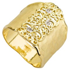 Anello artigianale in filigrana martellata in oro giallo 14 carati
