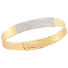Pulsera brazalete "ID" martillada de oro amarillo de 14 quilates hecha a mano
