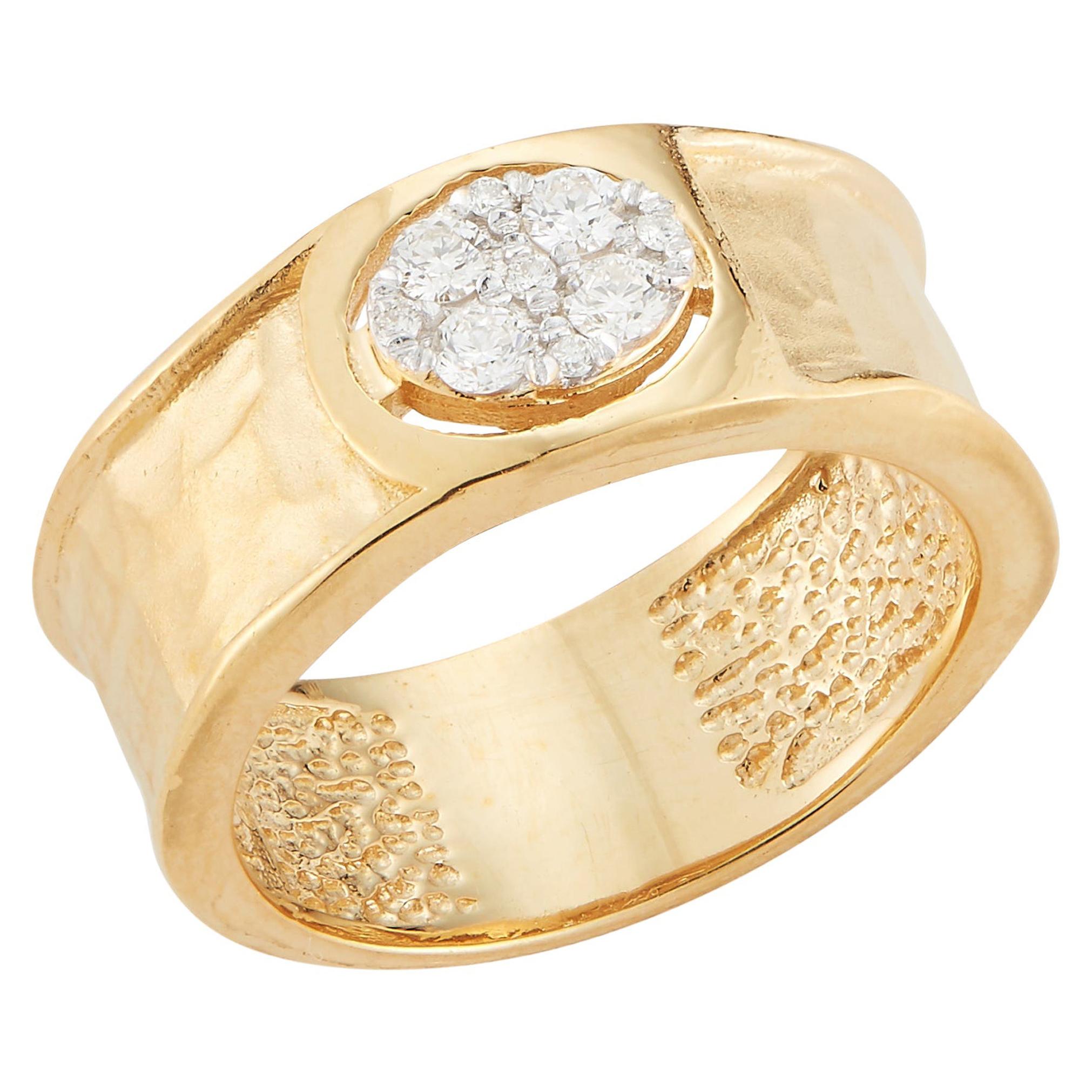 Handgefertigter gehämmerter 14 Karat Gelbgold-Ring mit ovalem Diamantmotiv