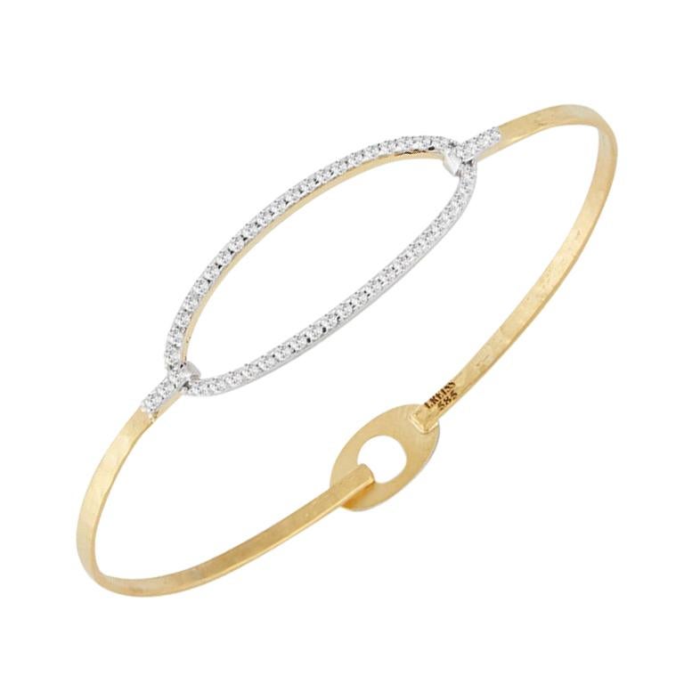 Bracelet jonc ovale en or jaune 14 carats avec diamants ouverts, fabriqué à la main en vente