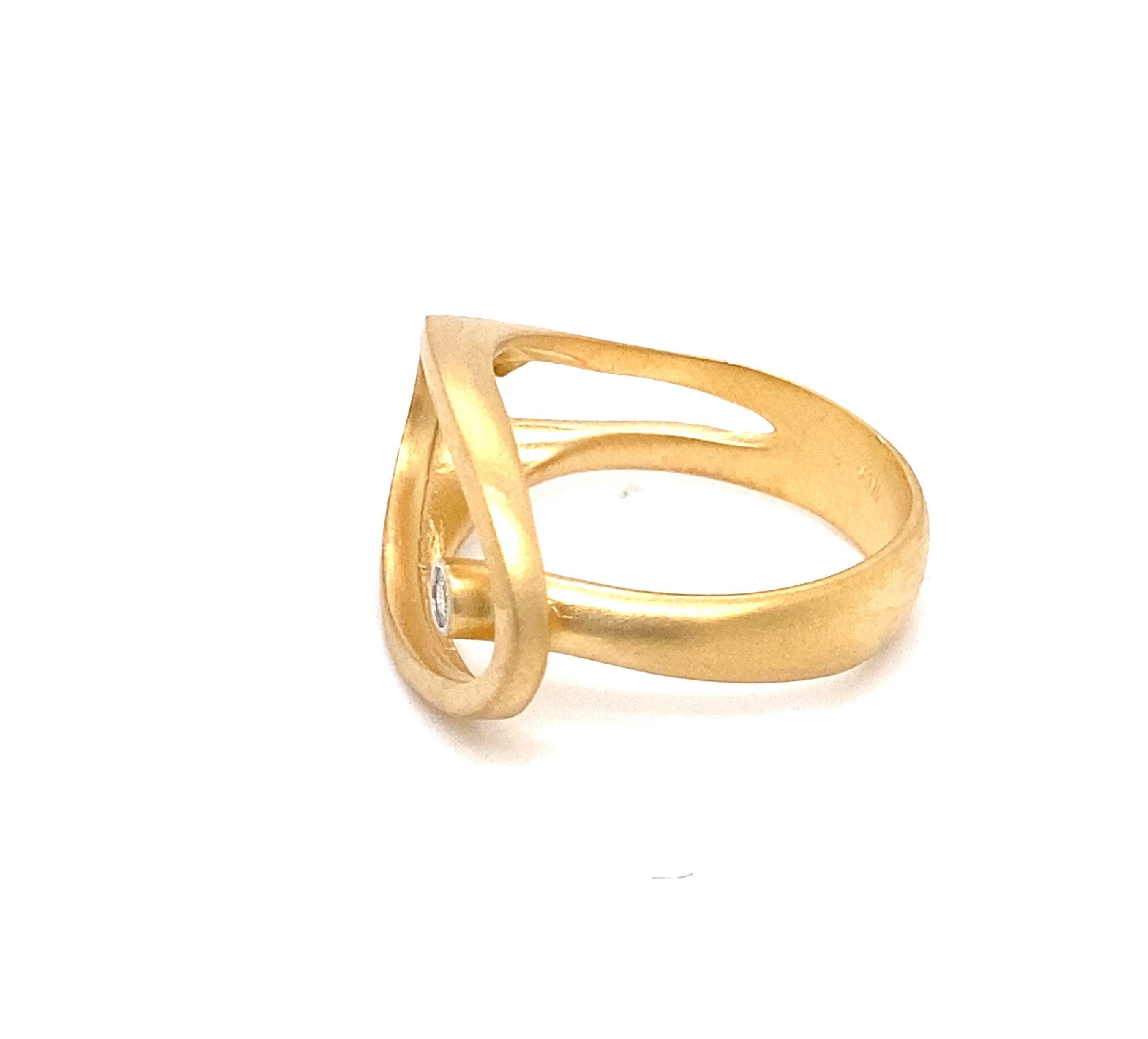 For Sale:  Handcrafted 14 Karat Yellow Gold Open Oval Ring 3