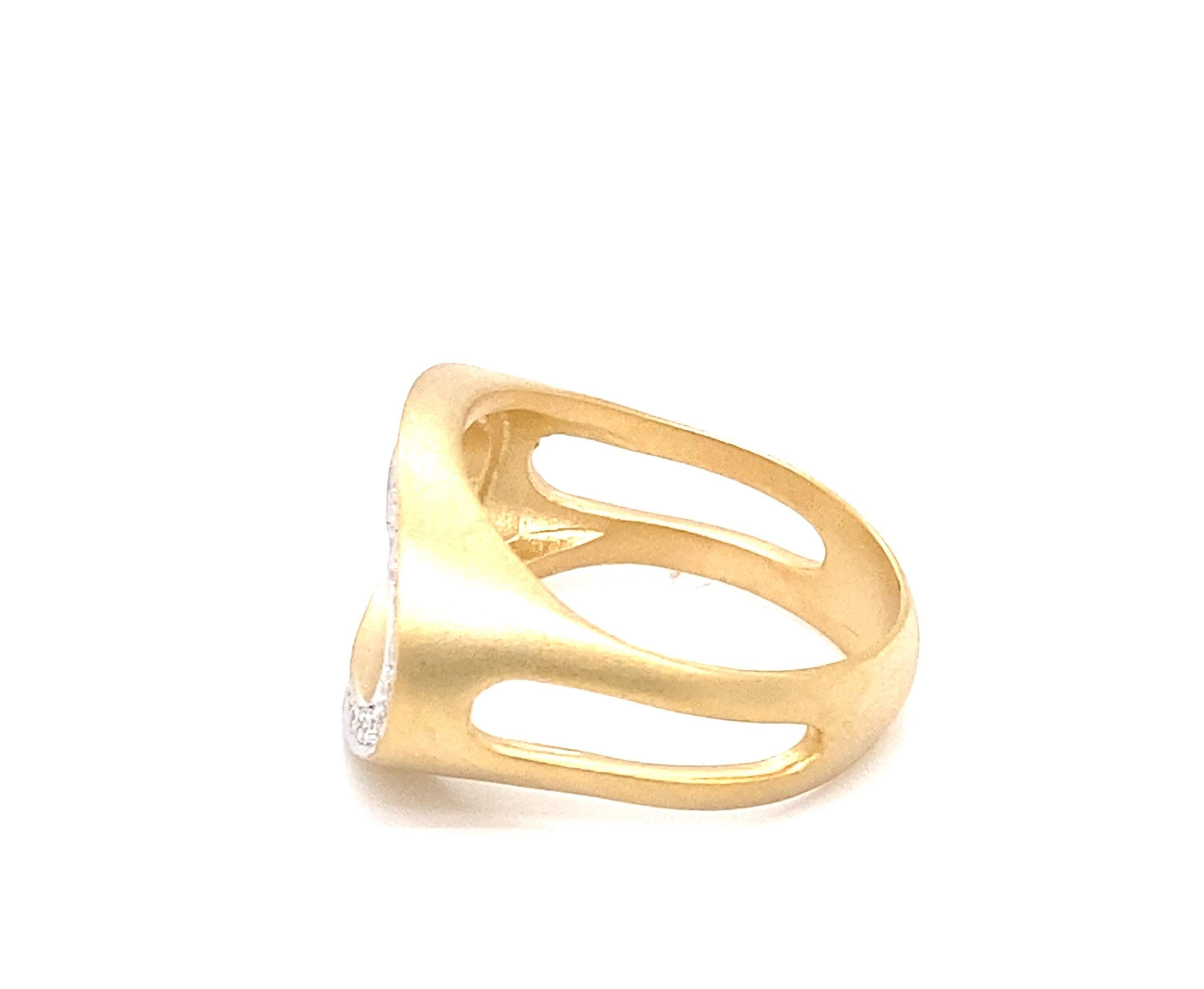 For Sale:  Handcrafted 14 Karat Yellow Gold Open Oval Ring 3