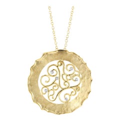 Colgante artesanal de filigrana redonda de oro amarillo de 14 quilates