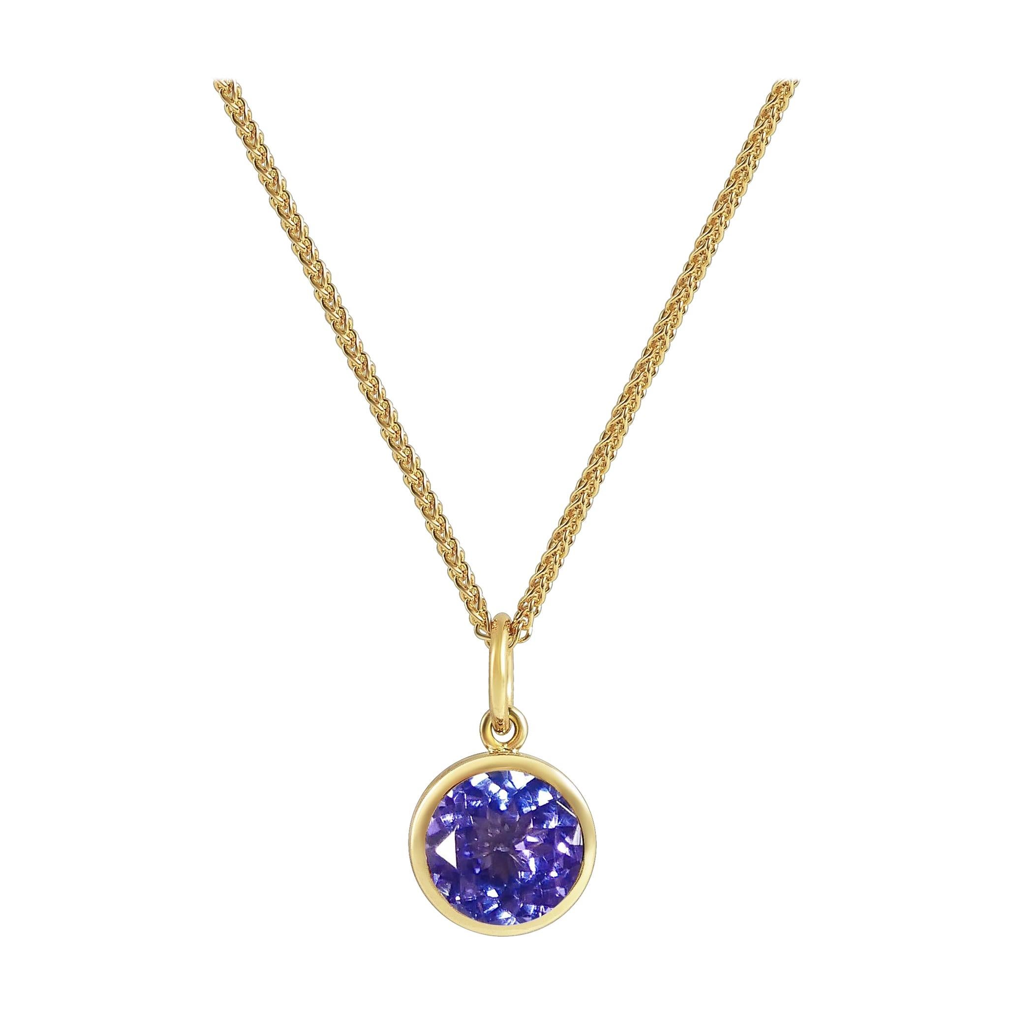 Handcrafted 1.40 Carats Tanzanite 18 Karat Yellow Gold Pendant Necklace For Sale