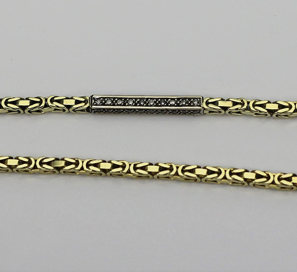 Custom-made king's chain with 4 intermediate pieces in each of which 40 diamonds are set in white gold. The diamonds are on all 4 sides of the chain. The chain is endless, so it has no clasp. The master goldsmith made the intermediate pieces himself