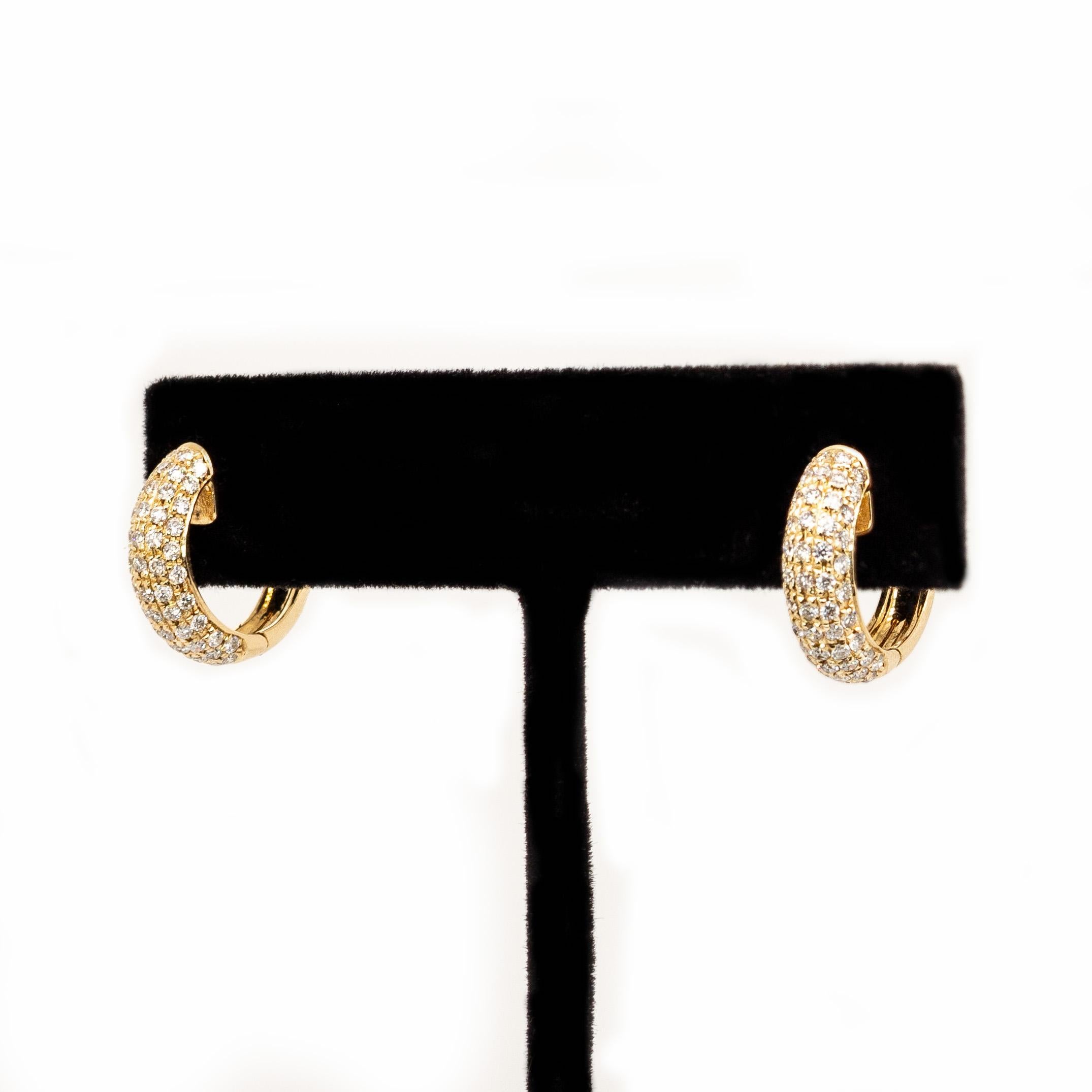 Taglio rotondo Cerchi in oro massiccio 14k fatti a mano con diamanti - Pietre estratte eticamente dalla terra in vendita