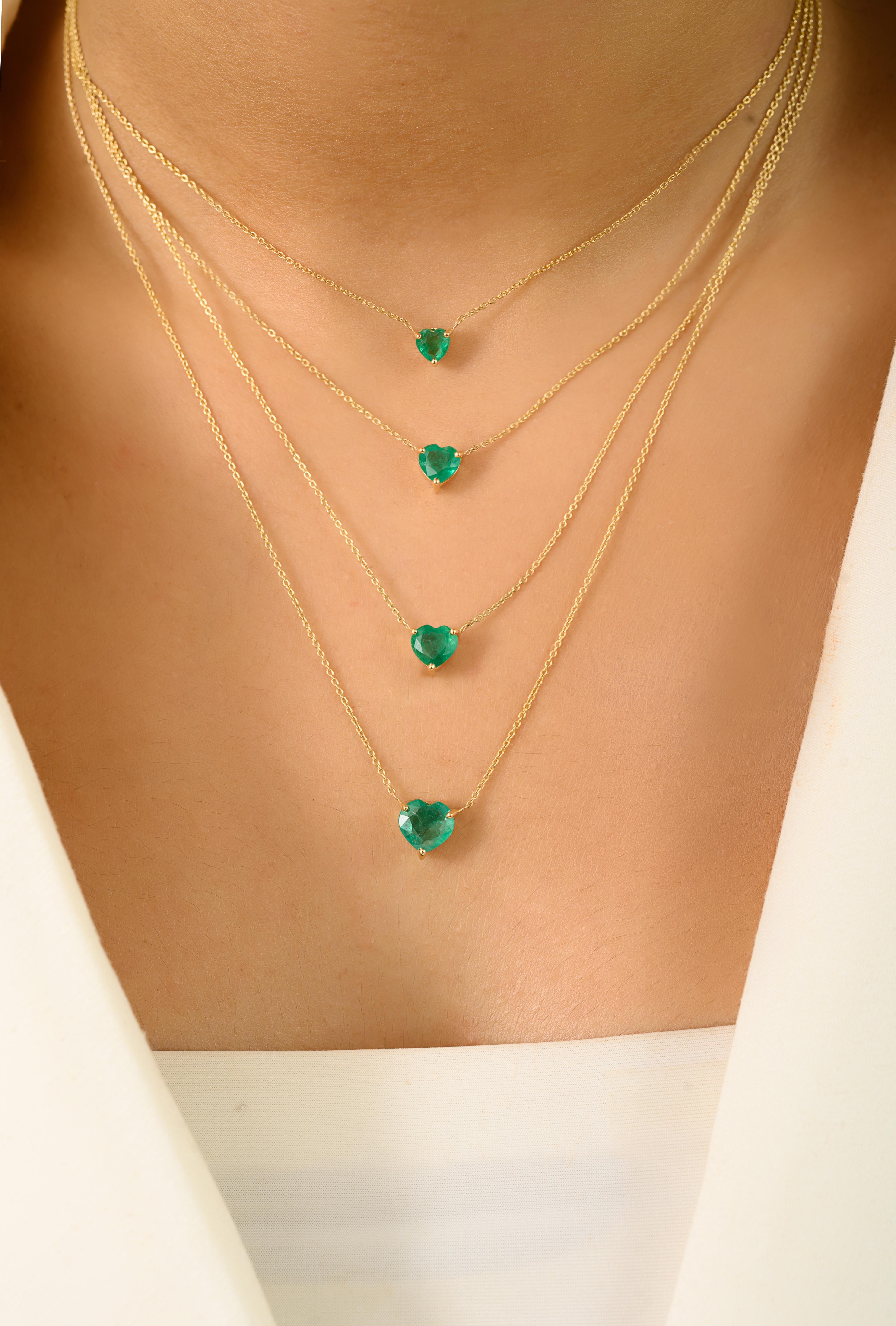 Women's Handcrafted 14K Yellow Gold Heart Shape Emerald Pendant Necklace Girlfriend Gift For Sale