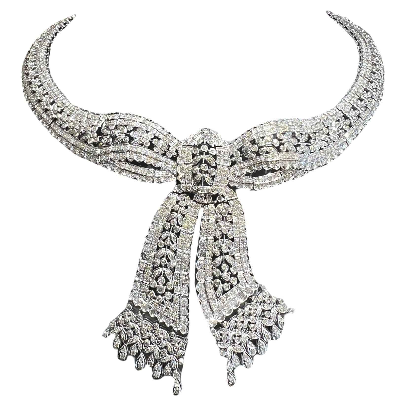 Collana con fiocco Art Deco Belle Époque da 15,00 carati realizzata a mano in oro bianco 18 carati in vendita