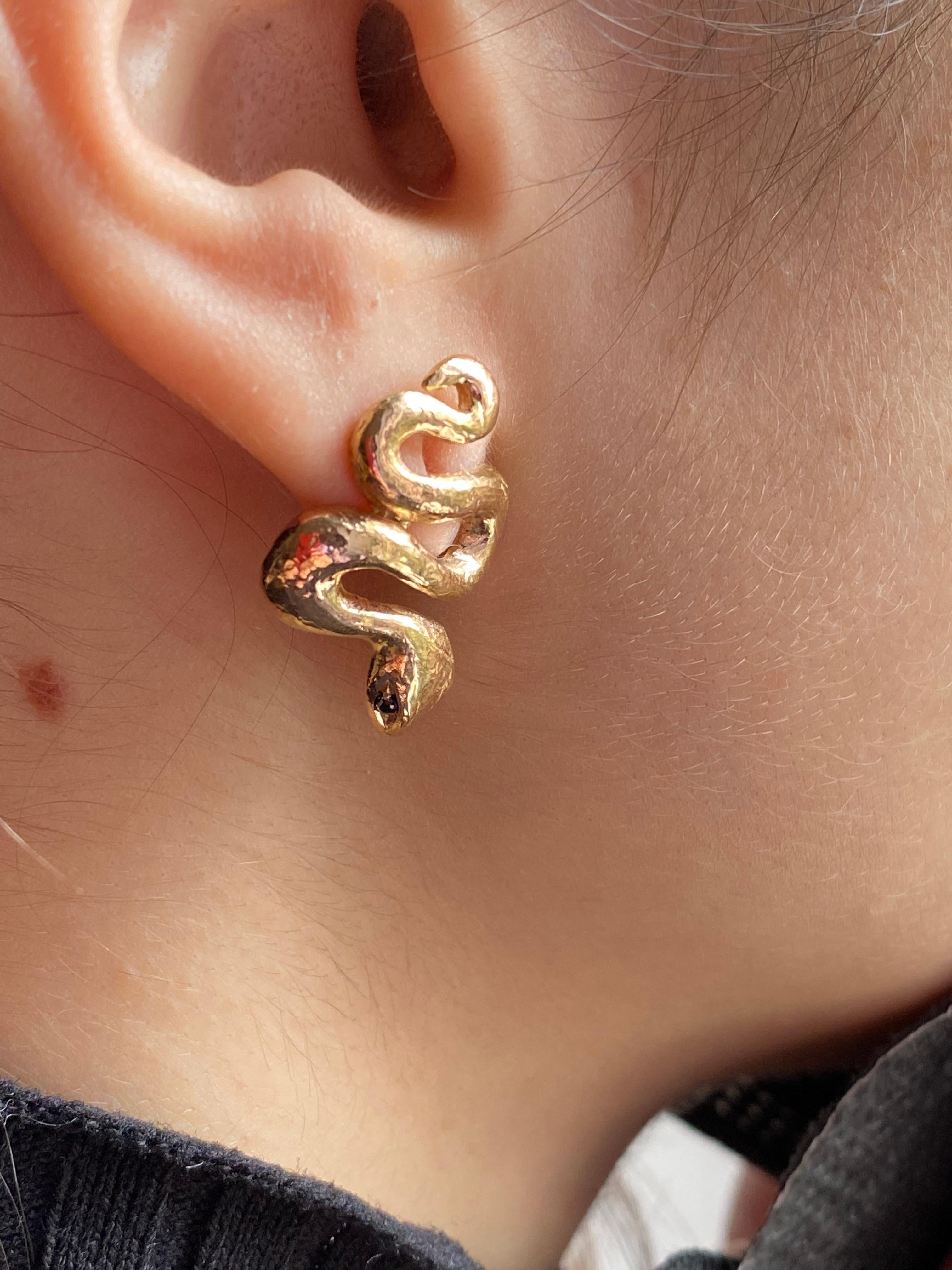 Handcrafted 18 Hammered Yellow Gold 0.004 Karat Black Diamonds Snake Stud Earrings 
A beautiful pair of stud earrings handcrafted in 18 karats yellow gold and embellished with 0.04 black diamonds. 
We're a workshop so every piece is handmade,