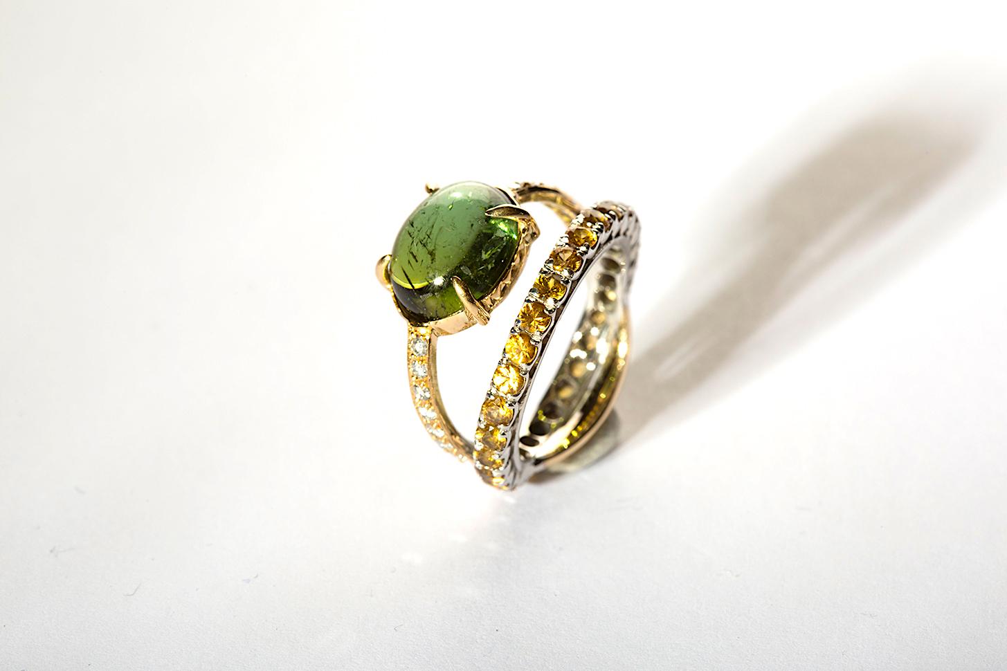 Women's or Men's Modern 18 K Gold 4.26 karat Green Tourmaline 0.10 Karat Diamonds Sapphires Ring For Sale