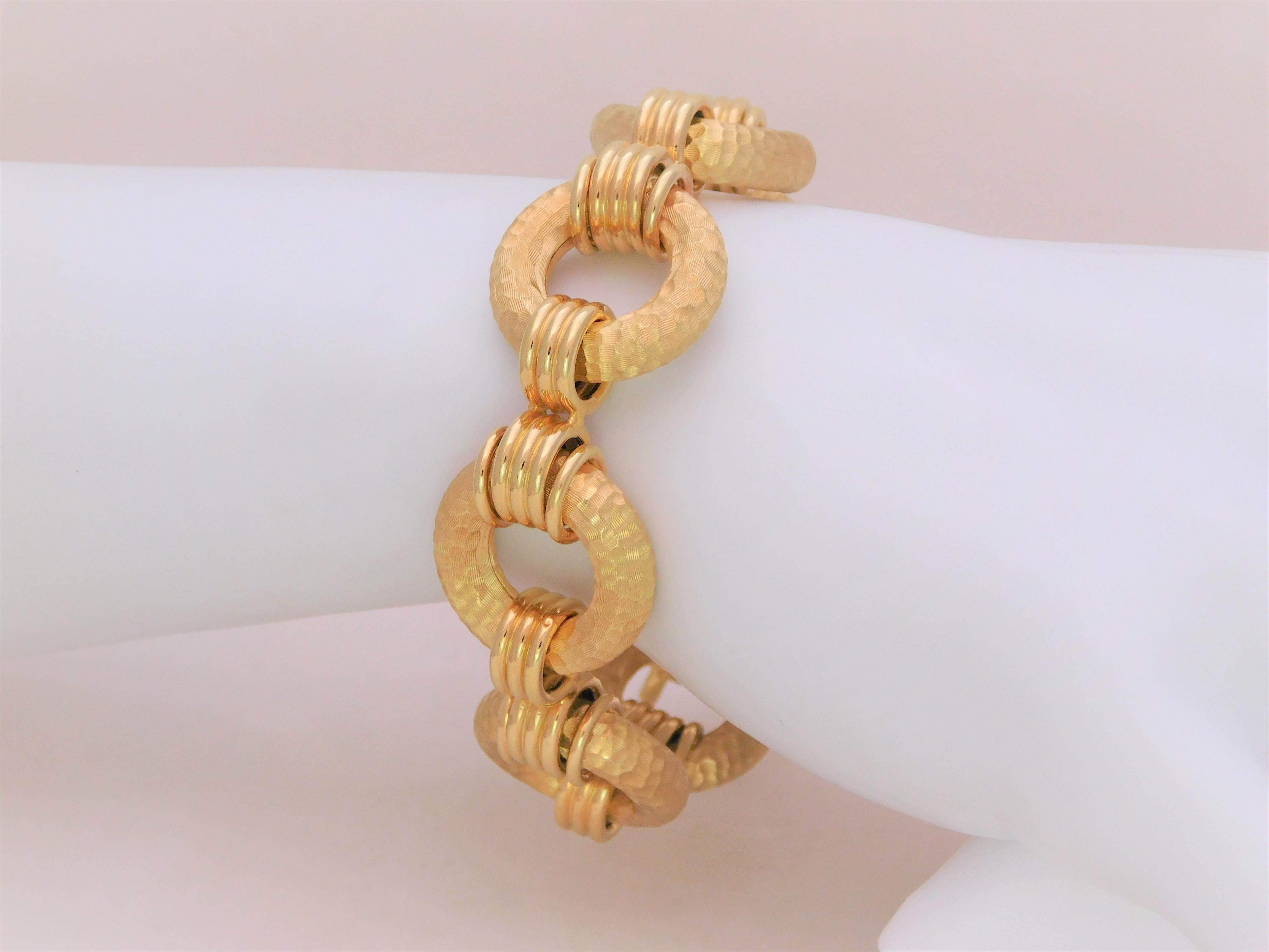 Handcrafted 18 Karat Gold Hammered Link Bracelet For Sale 1