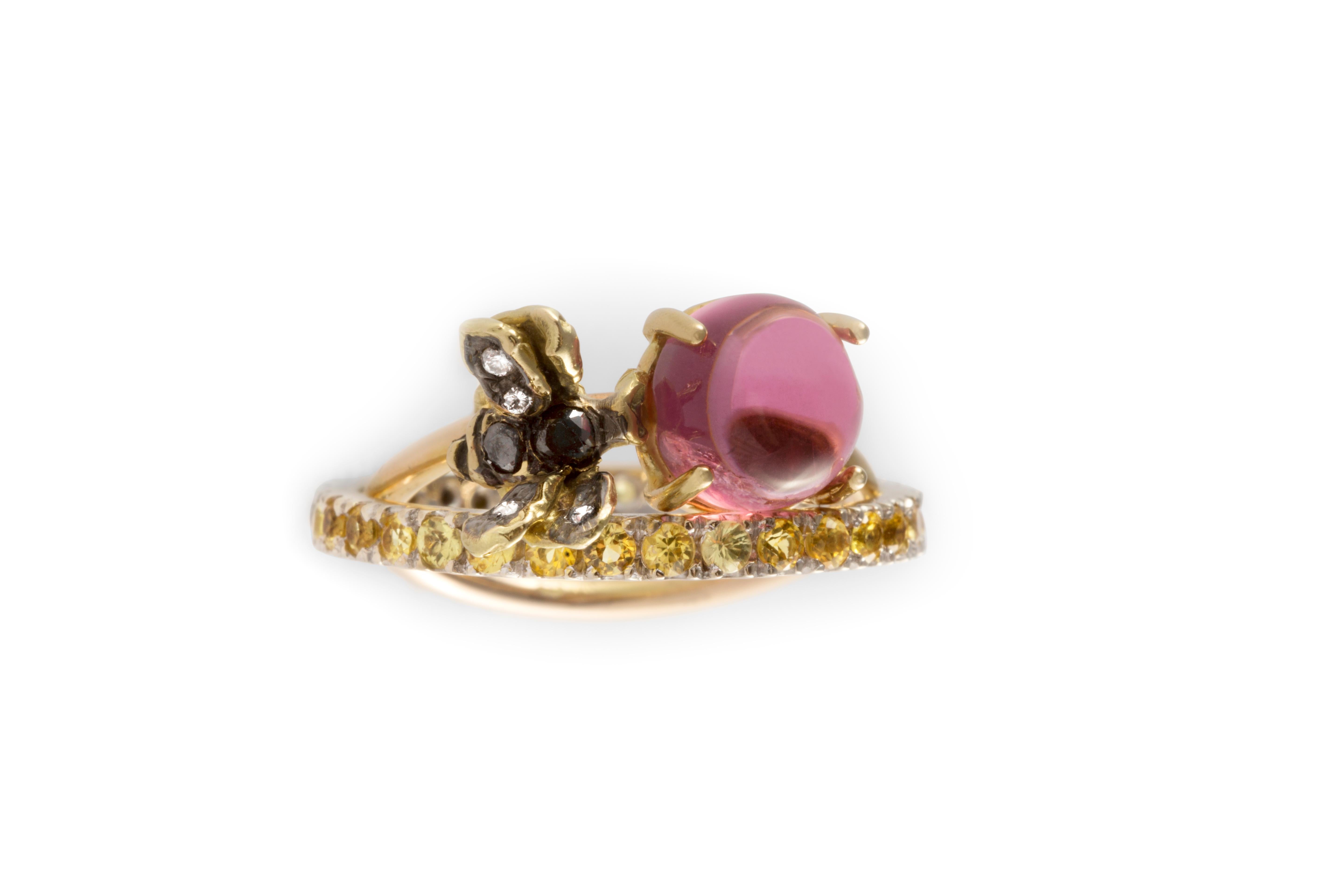 Handgefertigter Turmalin-Ring aus 18 Karat Gold mit gelben Saphiren, schwarzen und weißen Diamanten (Cabochon) im Angebot