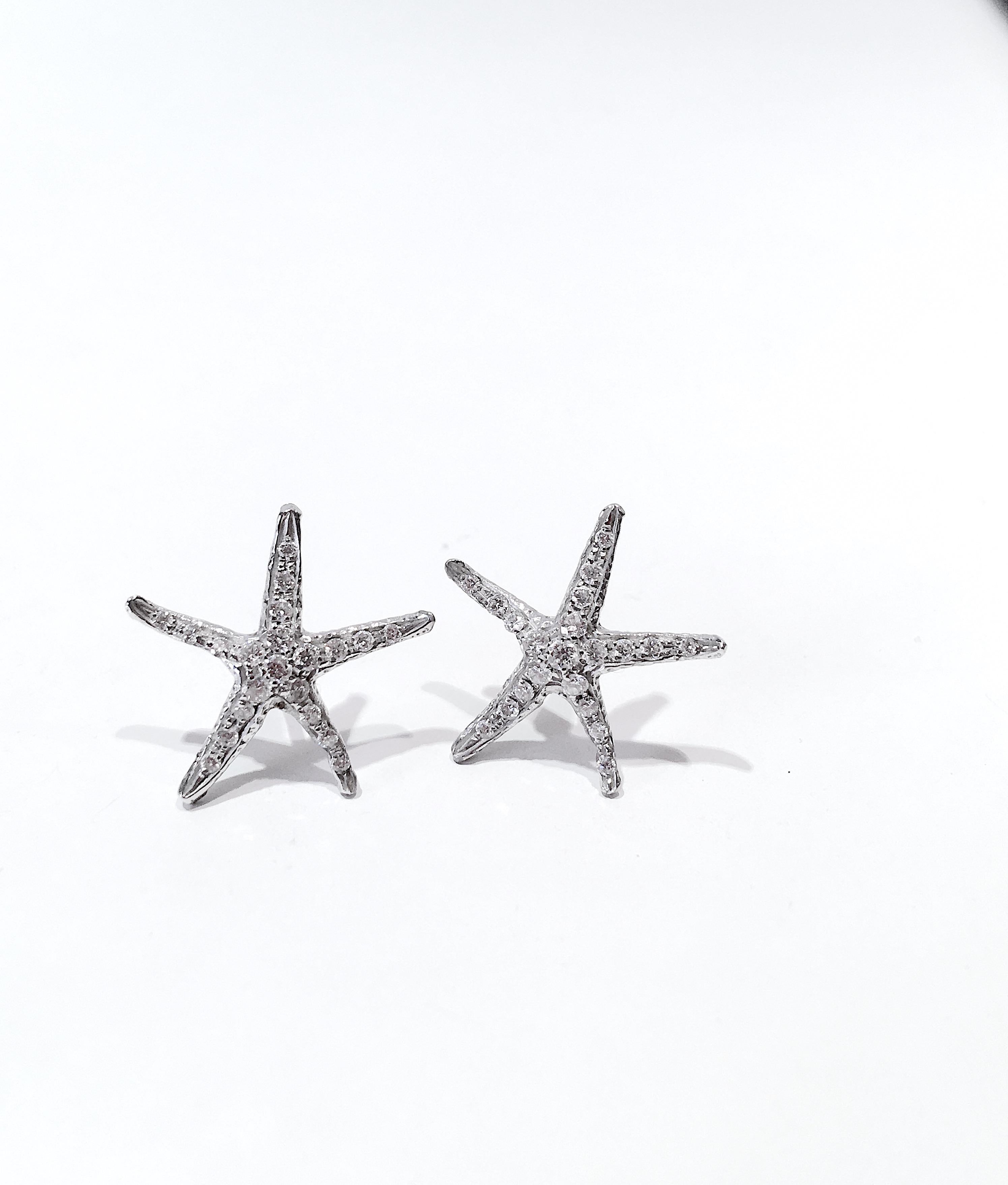 Clous d'oreilles étoile de mer en or blanc 18 carats avec diamants blancs de 0,40 carat en vente 1