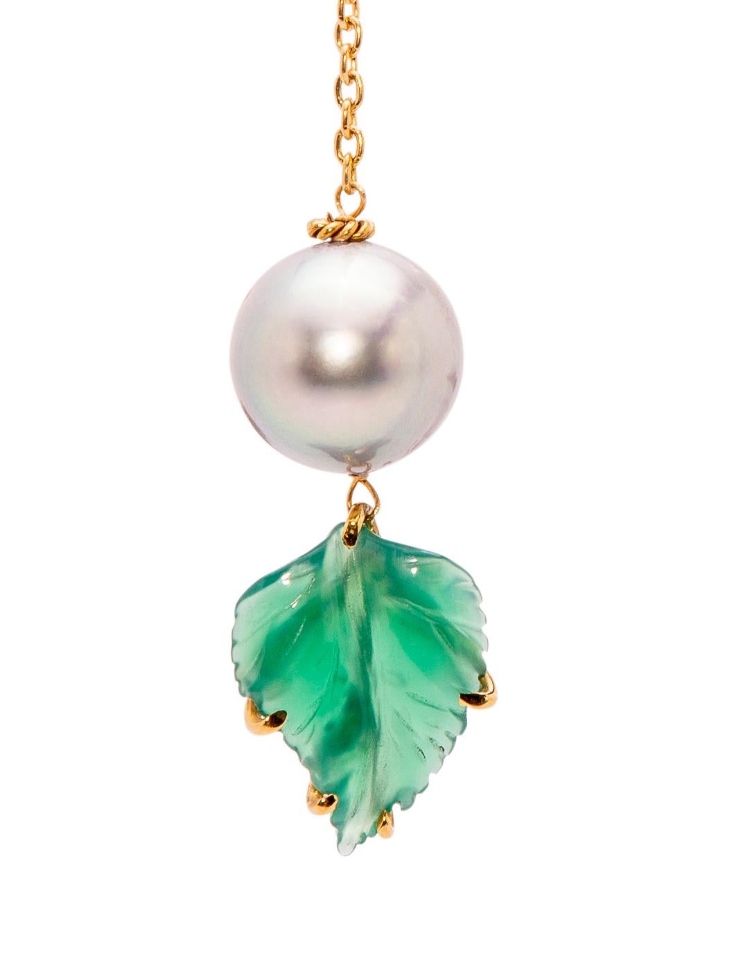 Available Now Emerald 18 Karat Yellow Gold Green Agate Dangle Nature Earrings For Sale 2