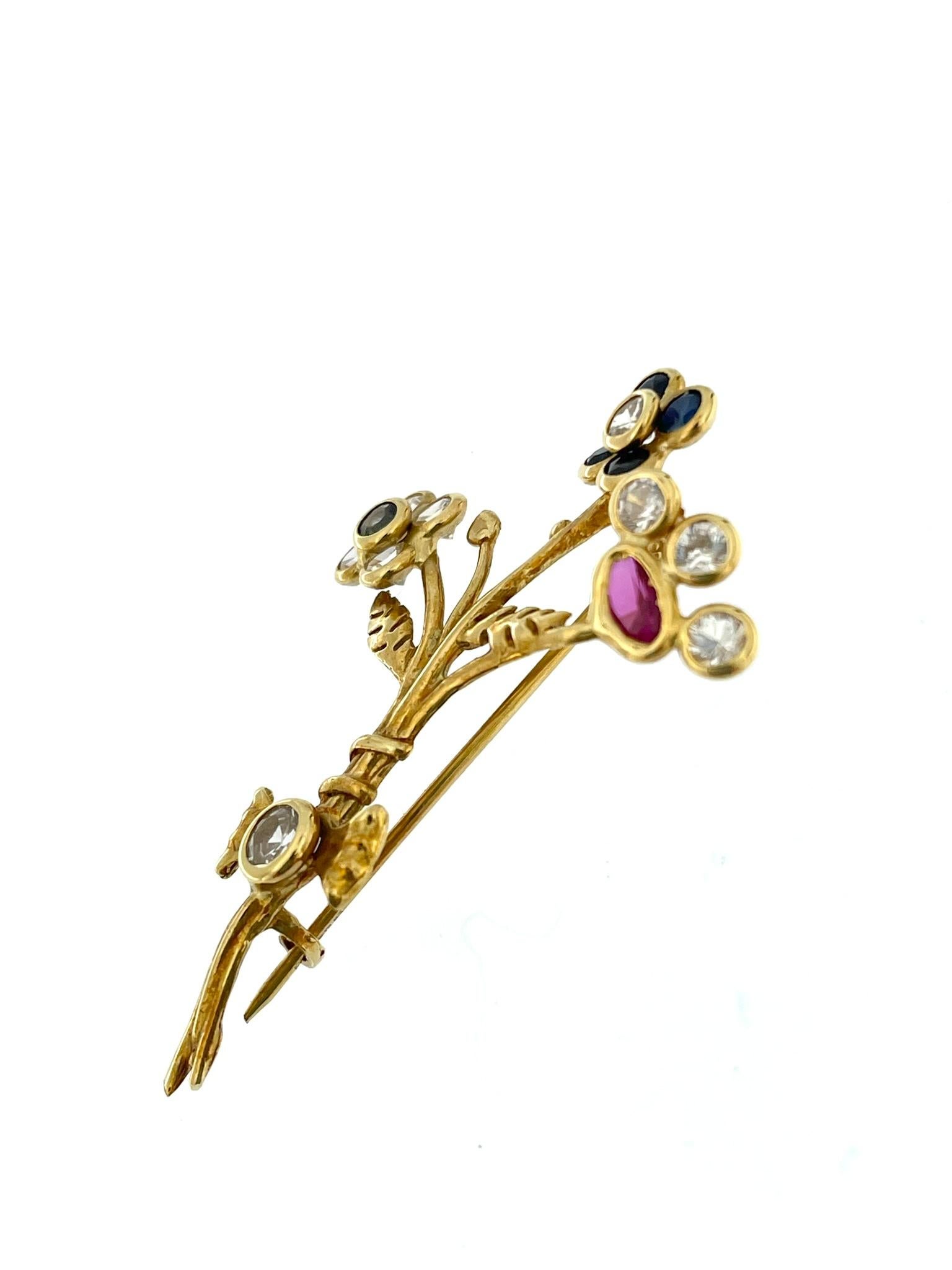 Handcrafted 18 karat Yellow Gold Brooch with Zircons and Quartz In Good Condition For Sale In Esch-Sur-Alzette, LU