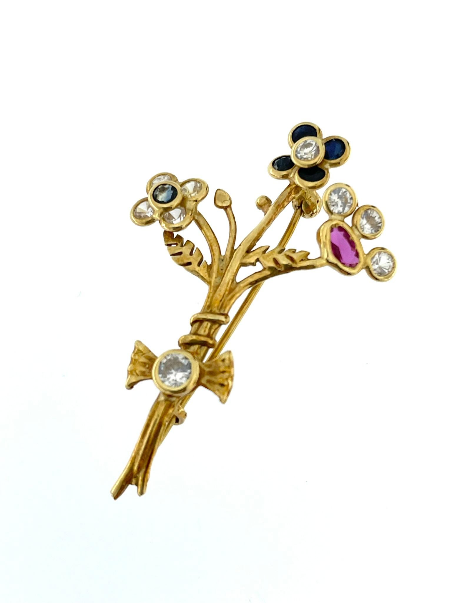 Handcrafted 18 karat Yellow Gold Brooch with Zircons and Quartz For Sale 1