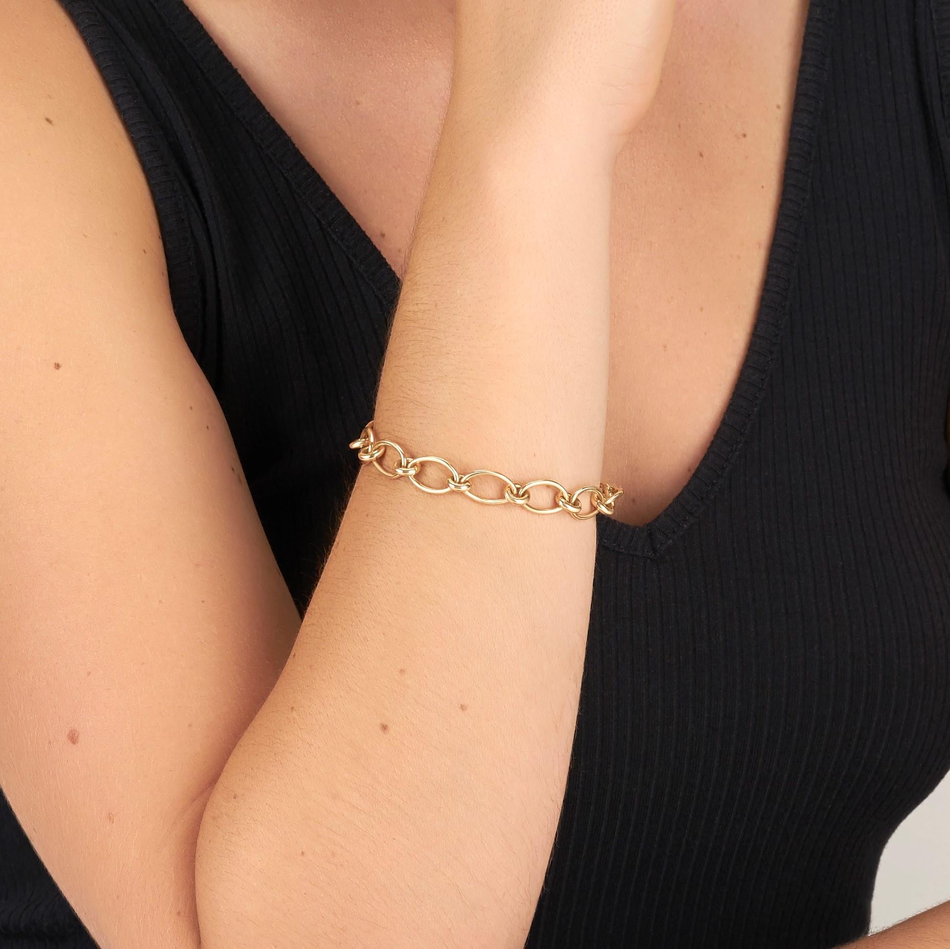 Women's Handcrafted Crew Bracelet in 18K Yellow Gold by Single Stone For Sale