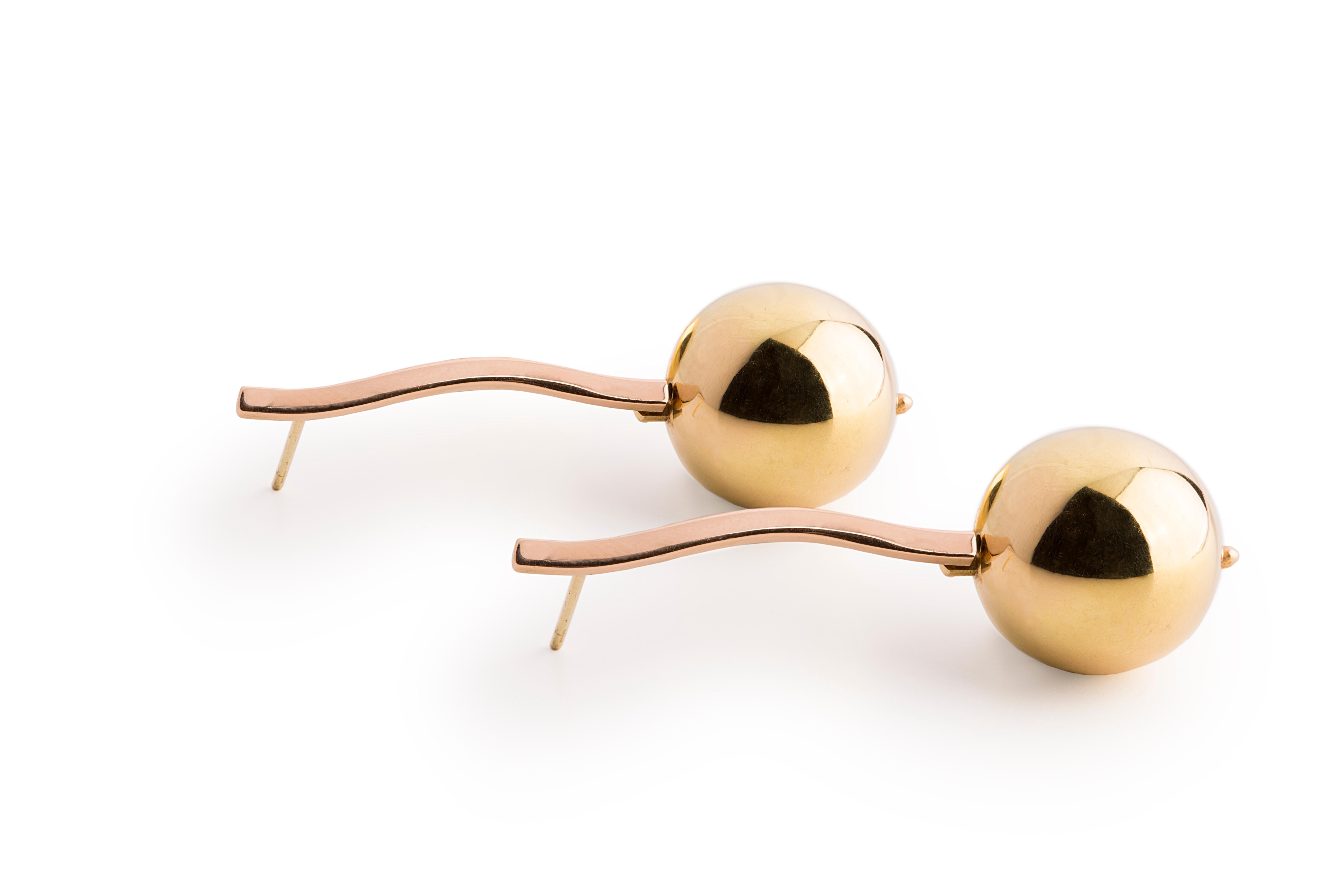 Women's or Men's Handcrafted 18 Karat Yellow Gold Sun Globes Dangle Modern Design Earrings For Sale