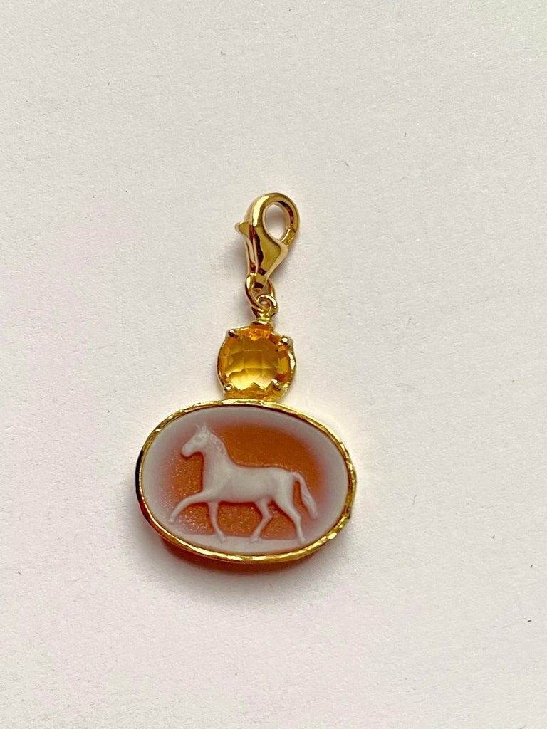 Women's or Men's Handcrafted 18 Karats Yellow Gold Hammered Bezel Carnelian Citrine Horse Charme