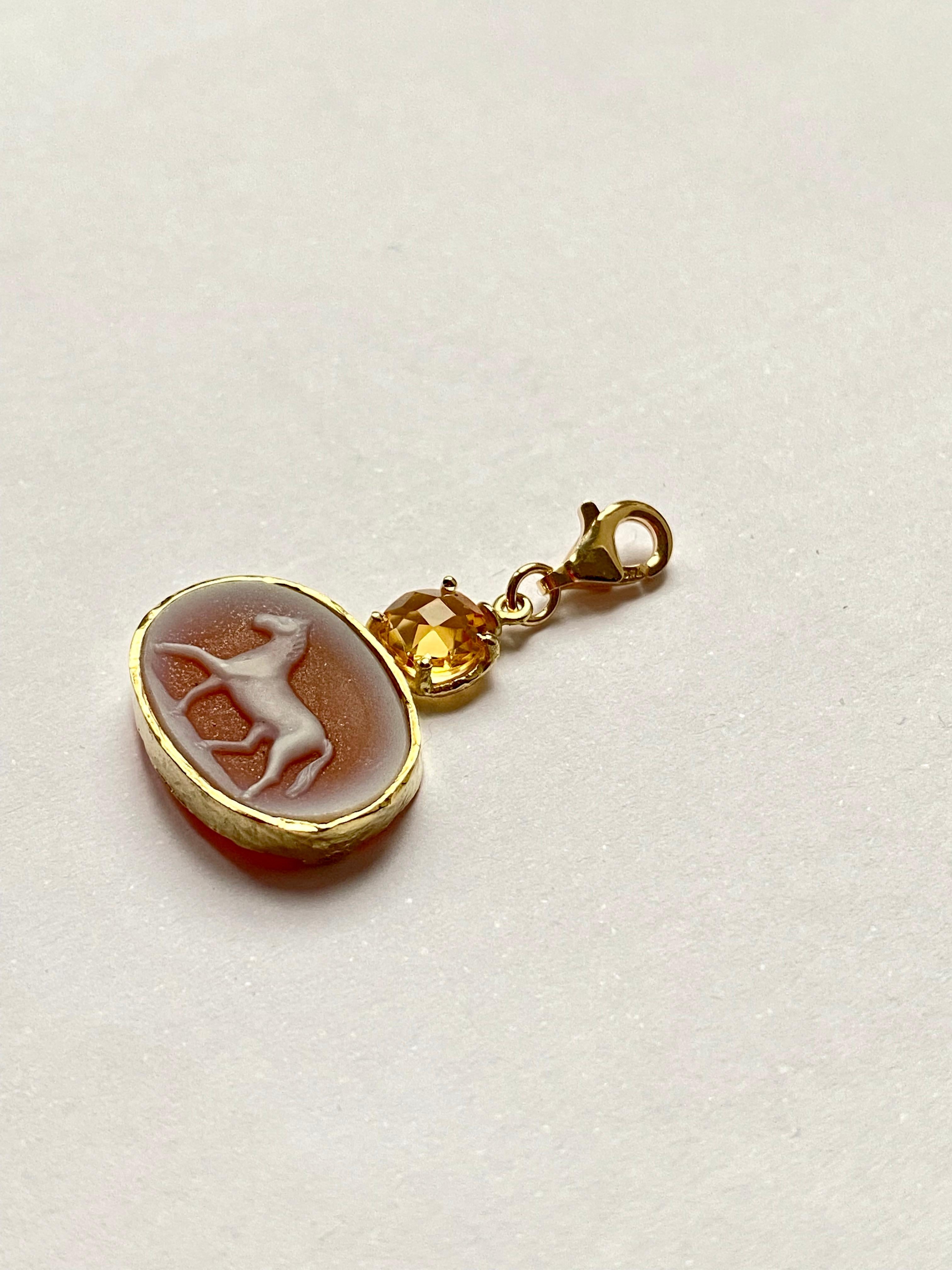 Briolette Cut Handcrafted 18 Karats Yellow Gold Hammered Bezel Carnelian Citrine Horse Charme For Sale