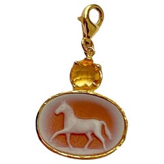 Handcrafted 18 Karats Yellow Gold Hammered Bezel Carnelian Citrine Horse Charme