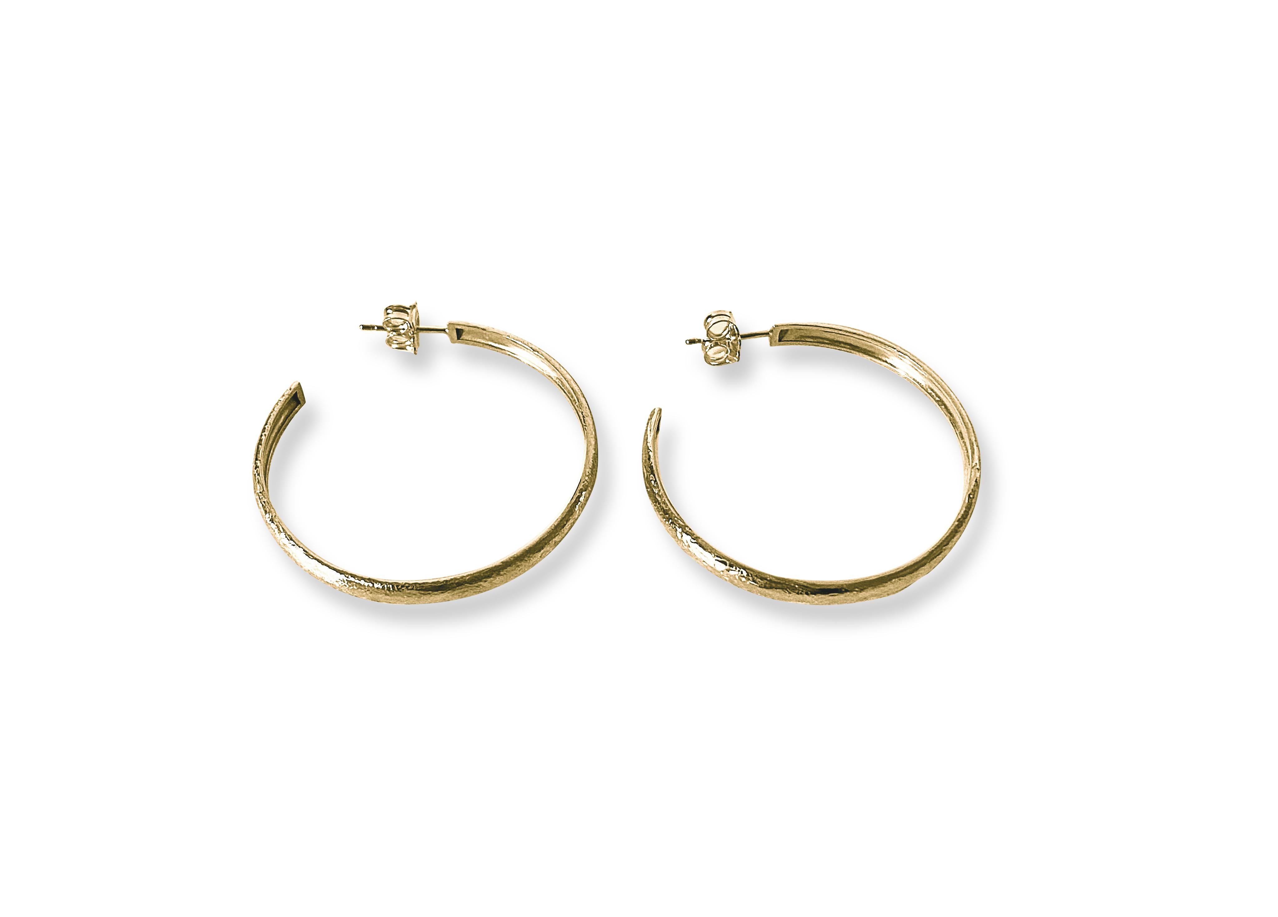 Artisan Handcrafted 18 Karats Yellow Gold Scratched Satin Design Hoops Earrings  For Sale