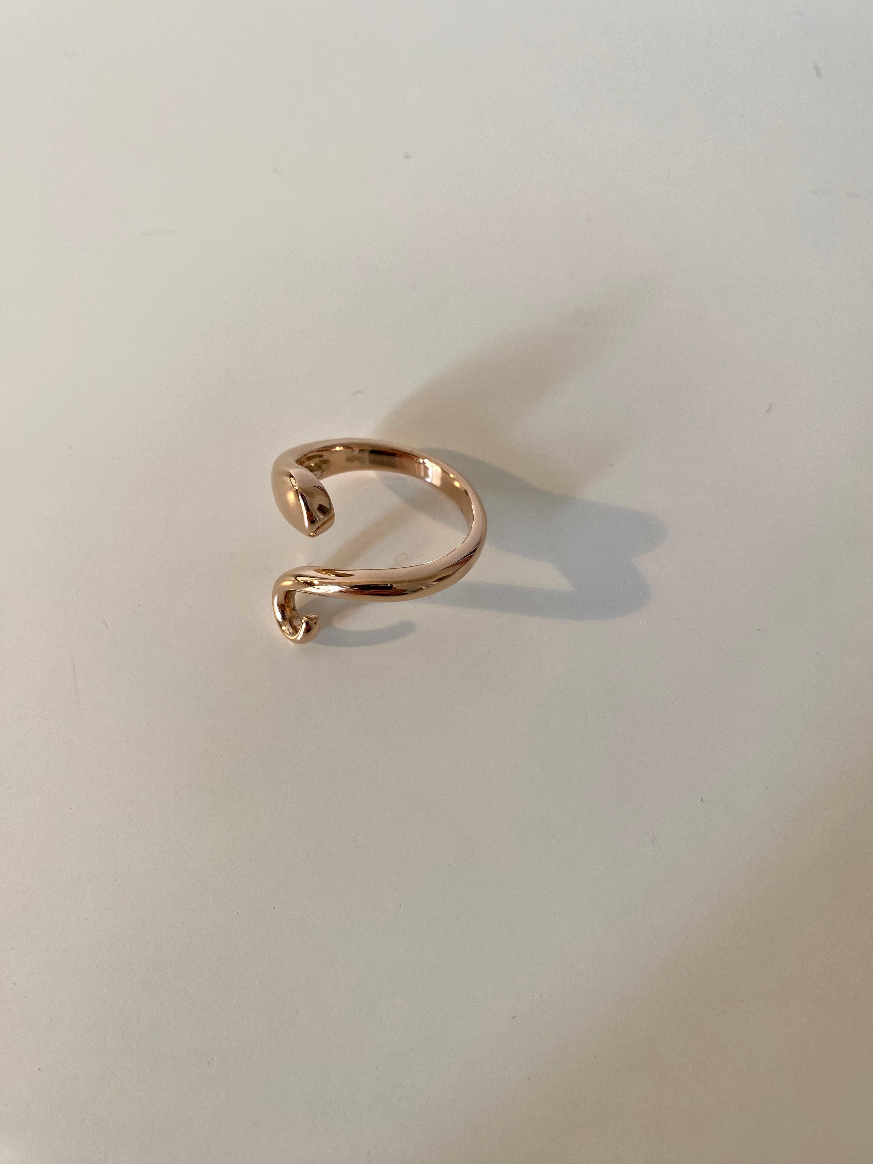 Handcrafted 18k Gold Cat Tail Twist Ring Surrealist Unisex Design Made in Italy For Sale 7
