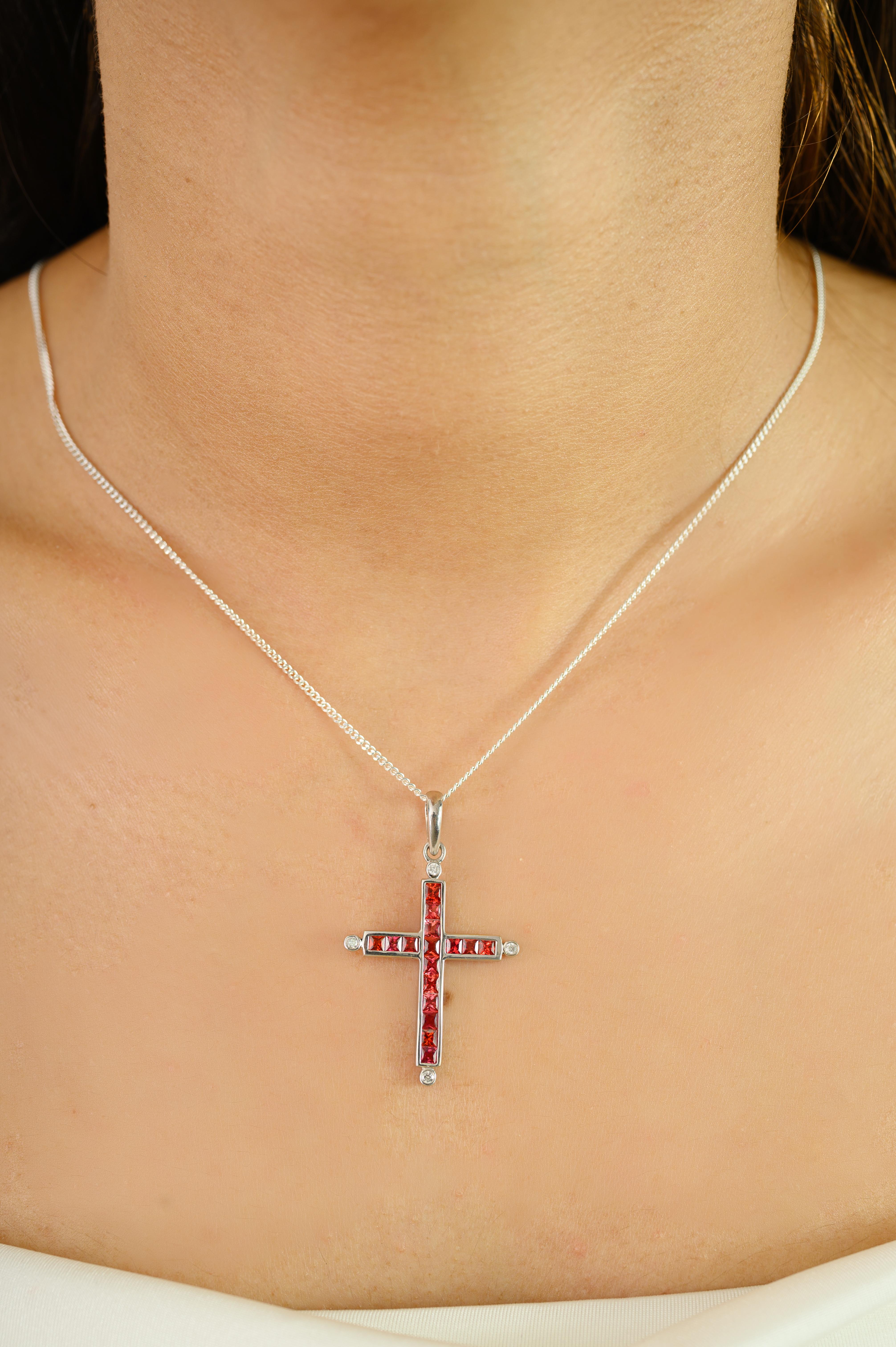 Moderno Ciondolo a croce con zaffiro arancione e diamante in oro bianco 18 carati, realizzato a mano. in vendita
