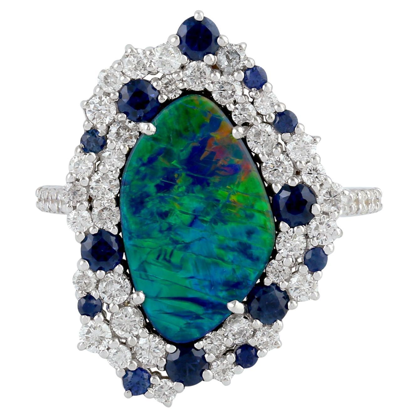 Handgefertigter 18KT Weißgold Opalring mit Diamant und Saphir Halo