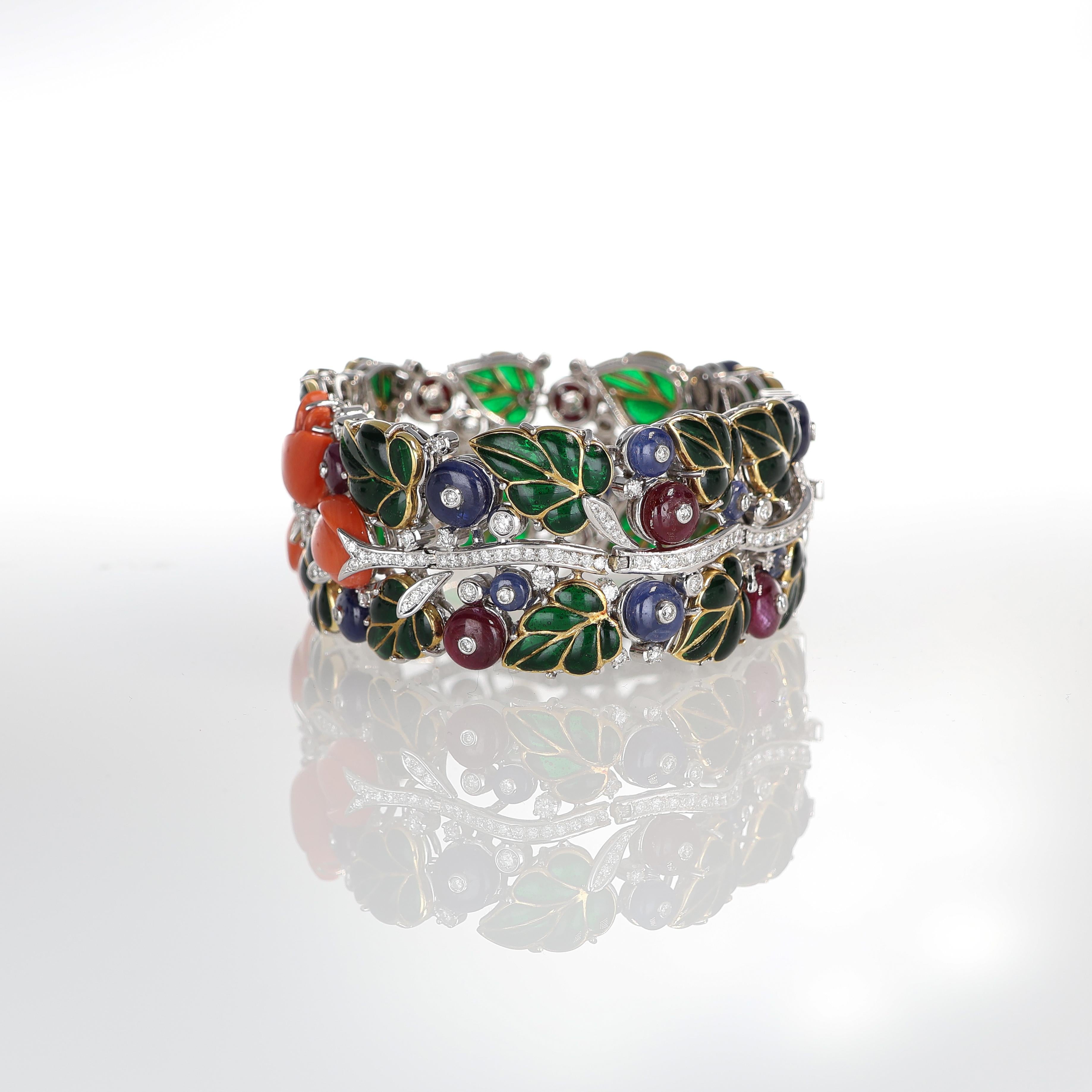 Handcrafted 18kt White Gold Rigid Bracelet with Emeralds, Sapphires, Rubies, and In New Condition For Sale In Bergamo, BG