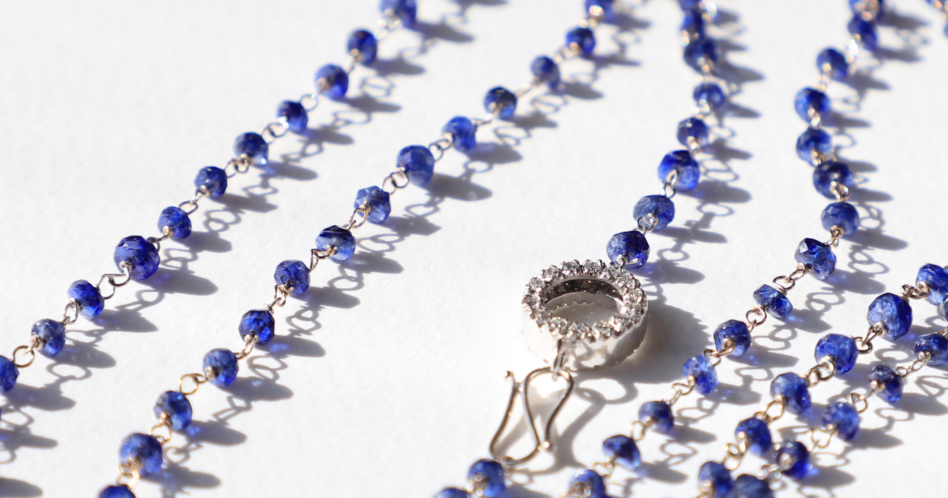 22.2 Carat Sapphire 0.44 Carat White Diamond Handcrafted Beaded 18KGold Necklace For Sale 4